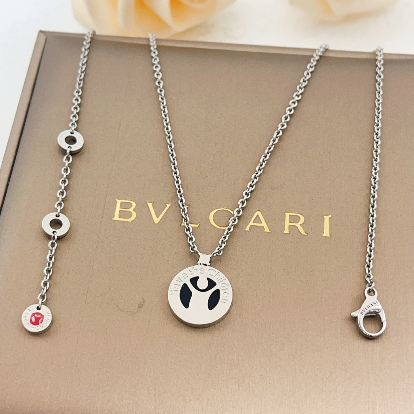 Bvlgari Bvlgari Bvlgari necklace silver-toned metal with black onyx inlay ruby accent and diamond-set pendant bezel 45cm