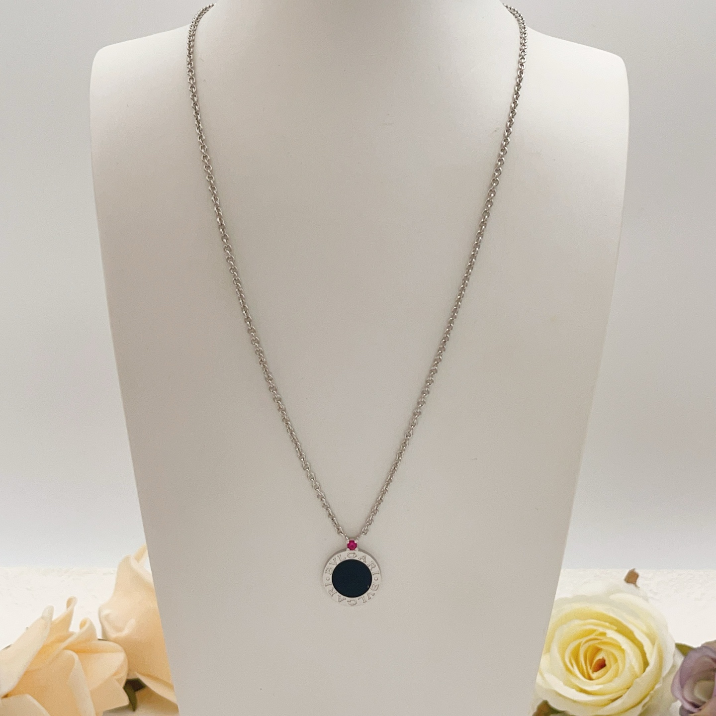 Bvlgari Bvlgari Bvlgari necklace silver-toned metal with black onyx inlay ruby accent and diamond-set pendant bezel 45cm