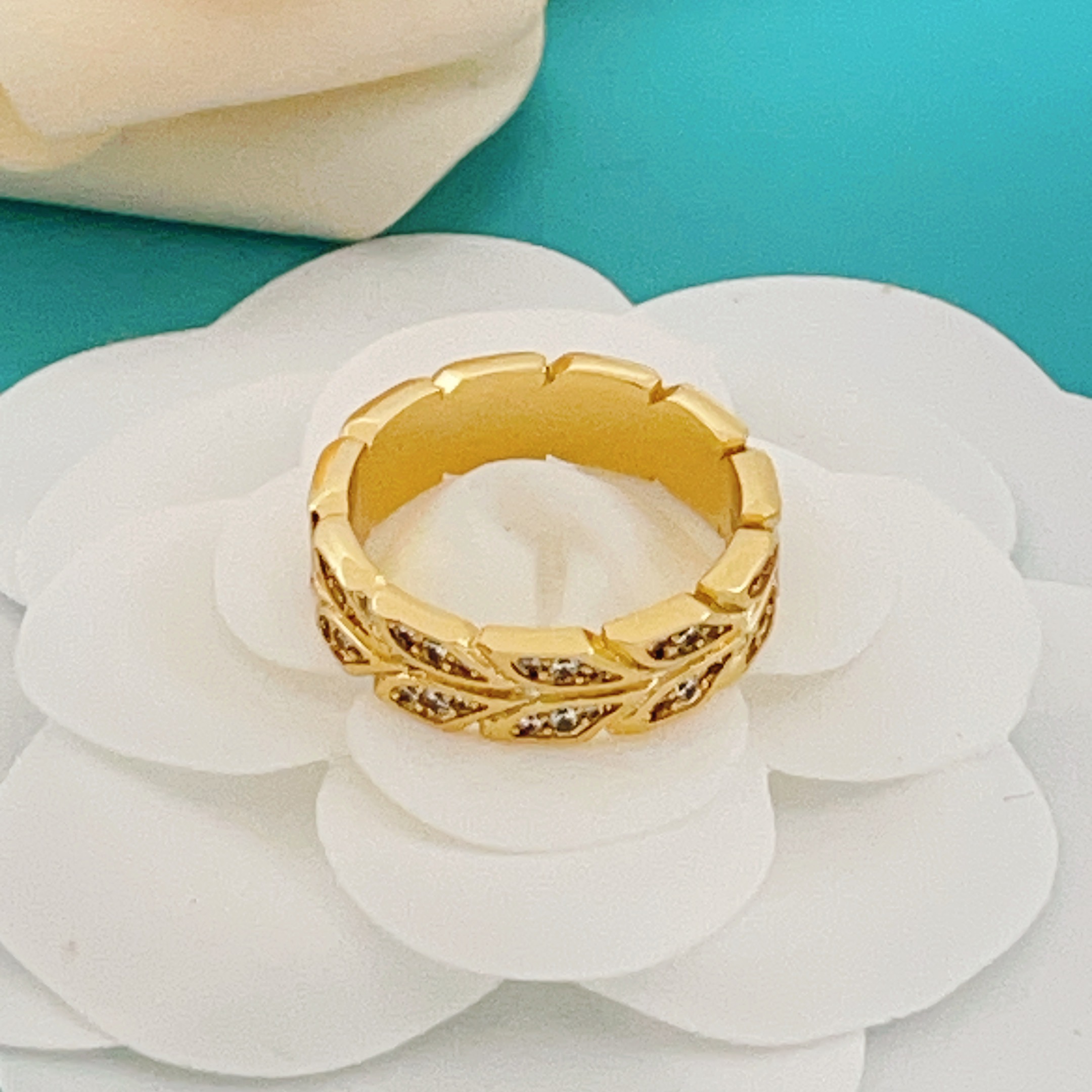 Tiffany Victoria Vine ring yellow gold with clear diamond accents 7