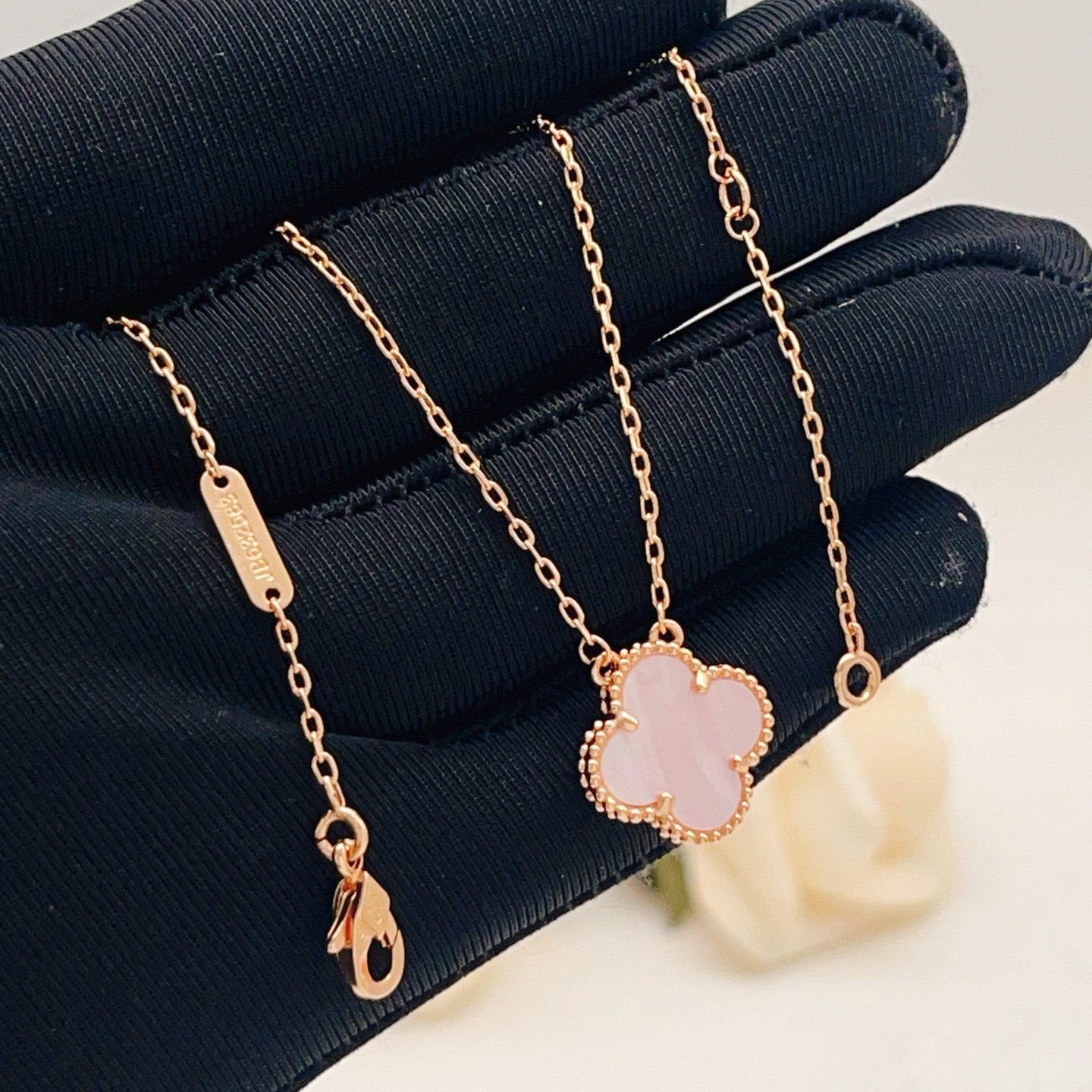 Van Cleef Arpels Sweet Alhambra necklace Rose gold metal with pink mother-of-pearl stone 42cm