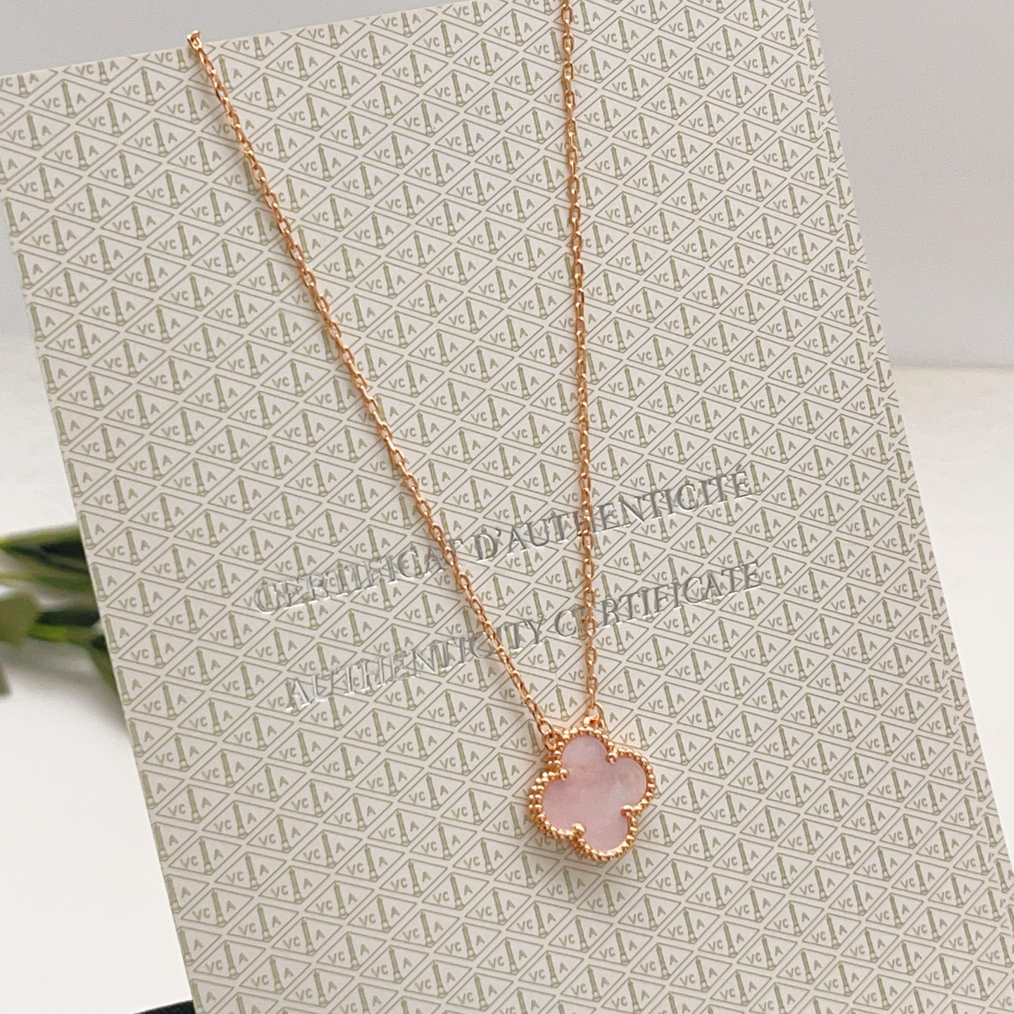 Van Cleef Arpels Sweet Alhambra necklace Rose gold metal with pink mother-of-pearl stone 42cm