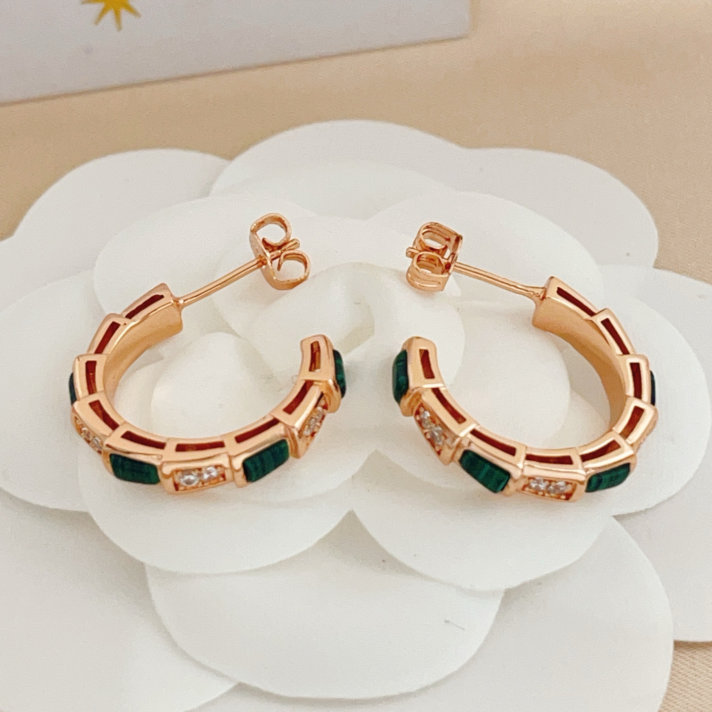 Bvlgari Serpenti Viper earrings Rose gold green malachite clear diamond 15mm hoop diameter