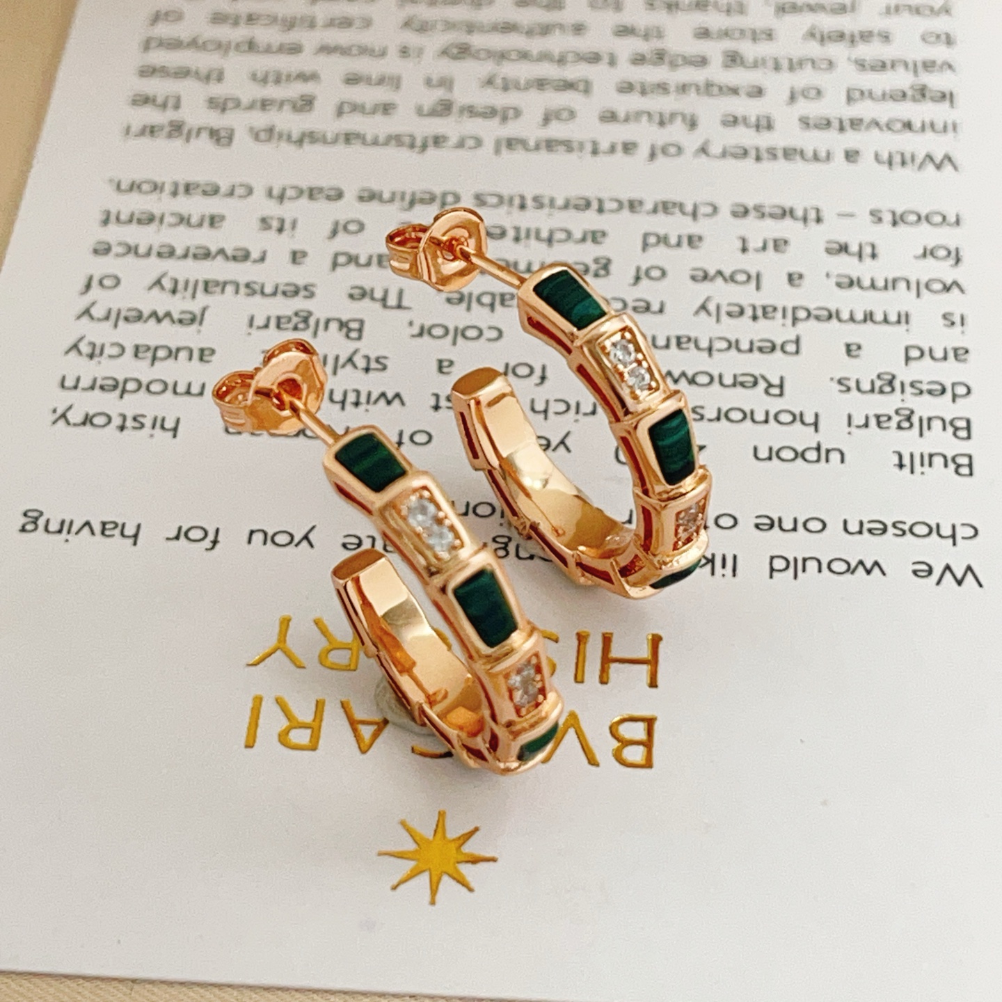 Bvlgari Serpenti Viper earrings Rose gold green malachite clear diamond 15mm hoop diameter