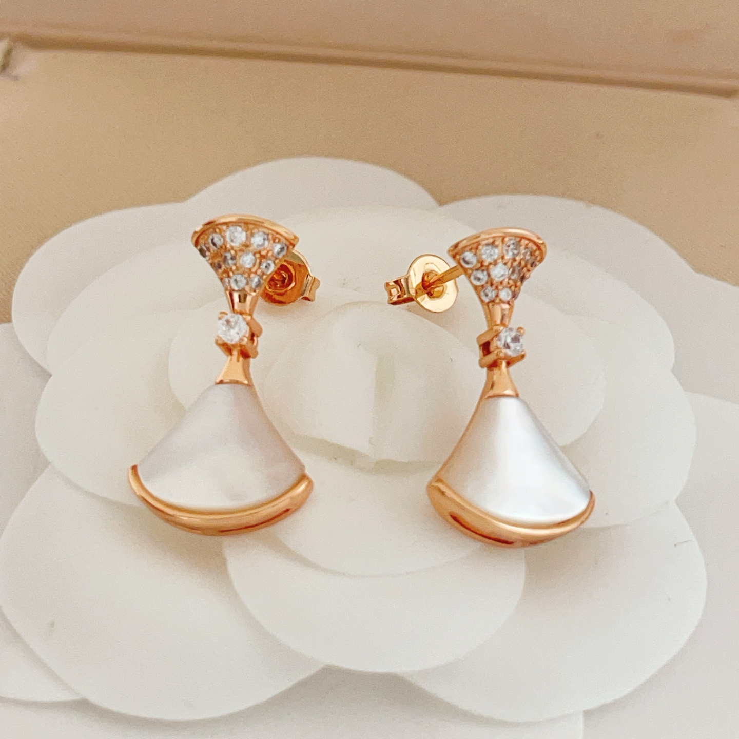 Bvlgari Divas Dream earrings rose gold white mother-of-pearl clear diamond simulants 1 6cm drop length