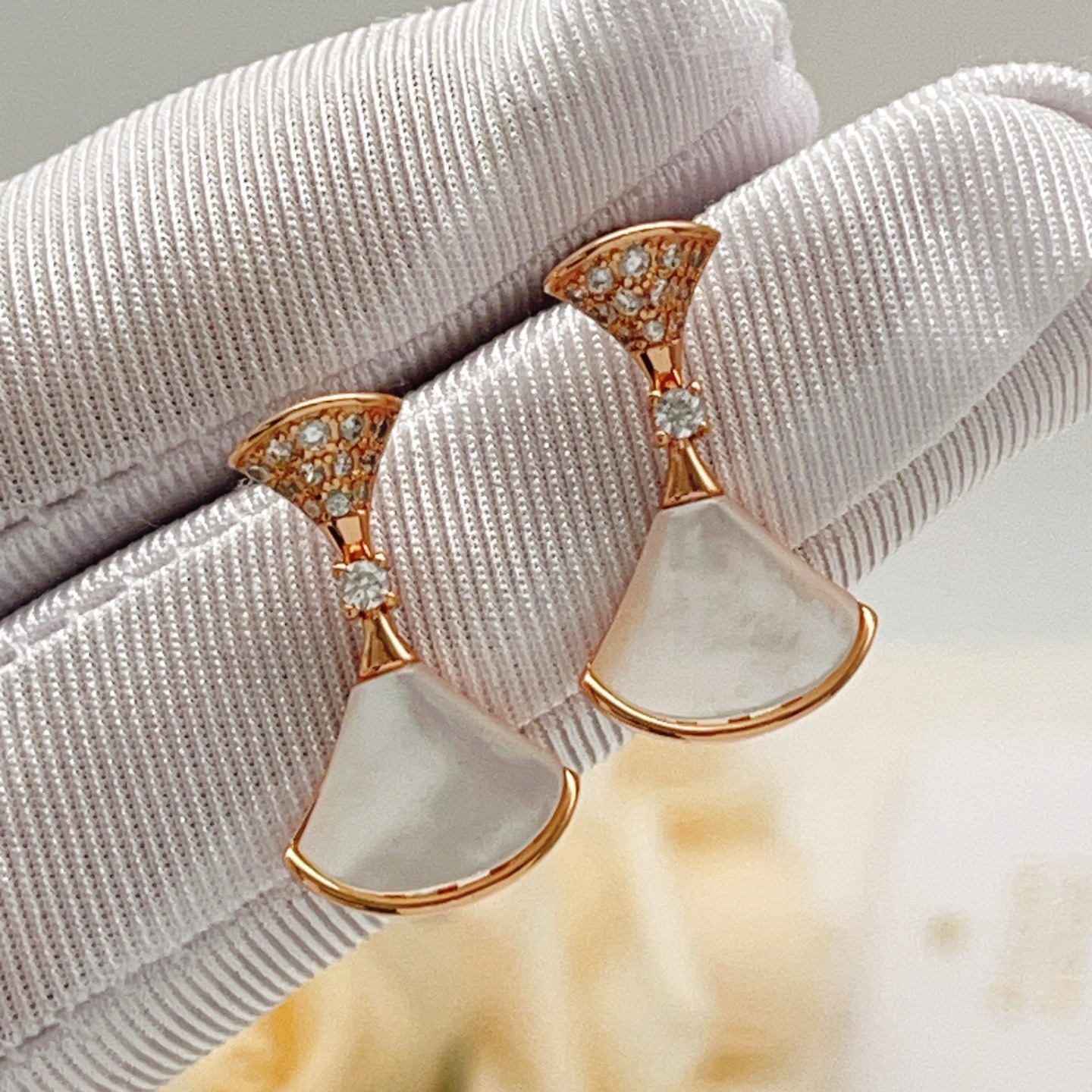 Bvlgari Divas Dream earrings rose gold white mother-of-pearl clear diamond simulants 1 6cm drop length