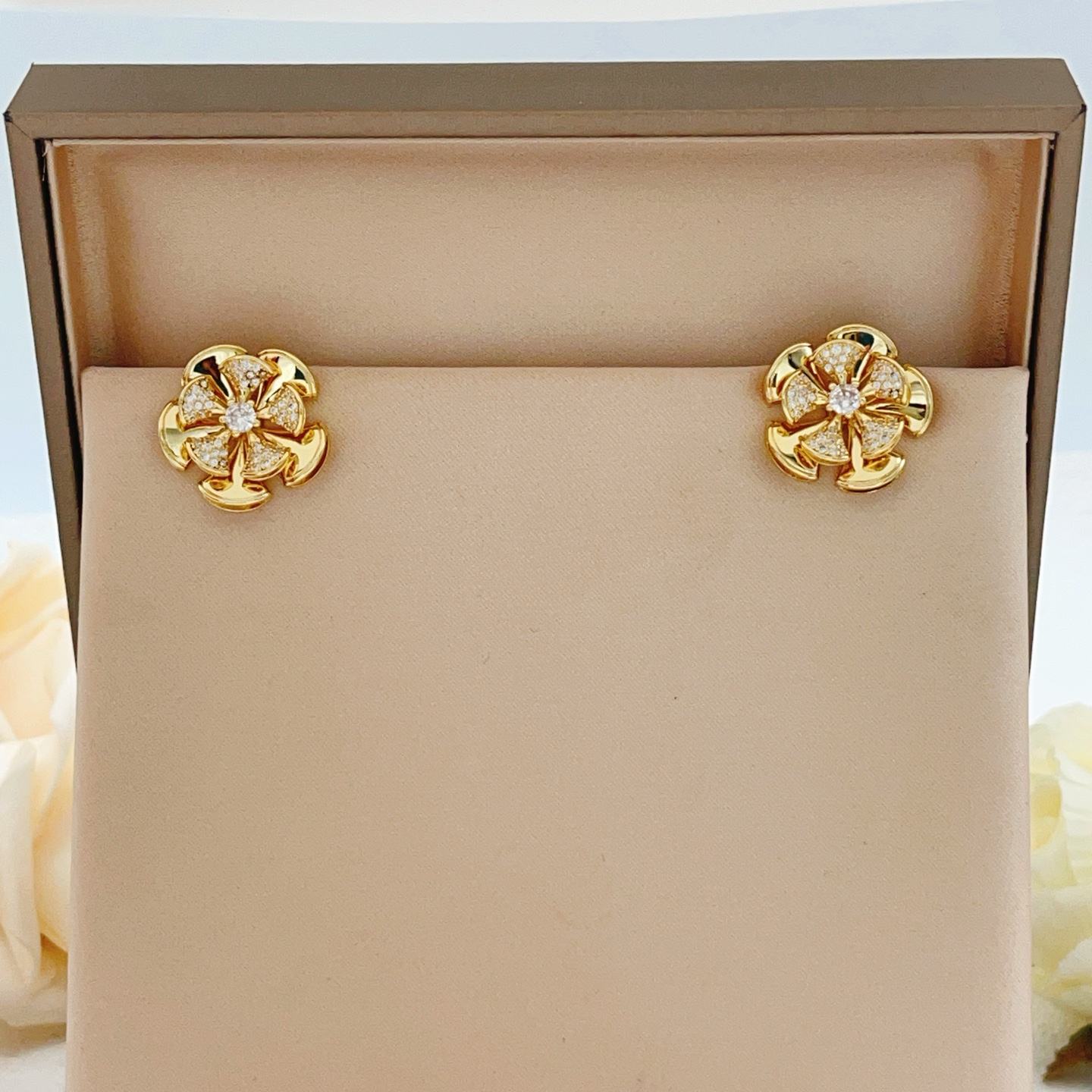 Bvlgari Divas Dream Flower earrings yellow gold with clear diamond simulants 1 5cm diameter