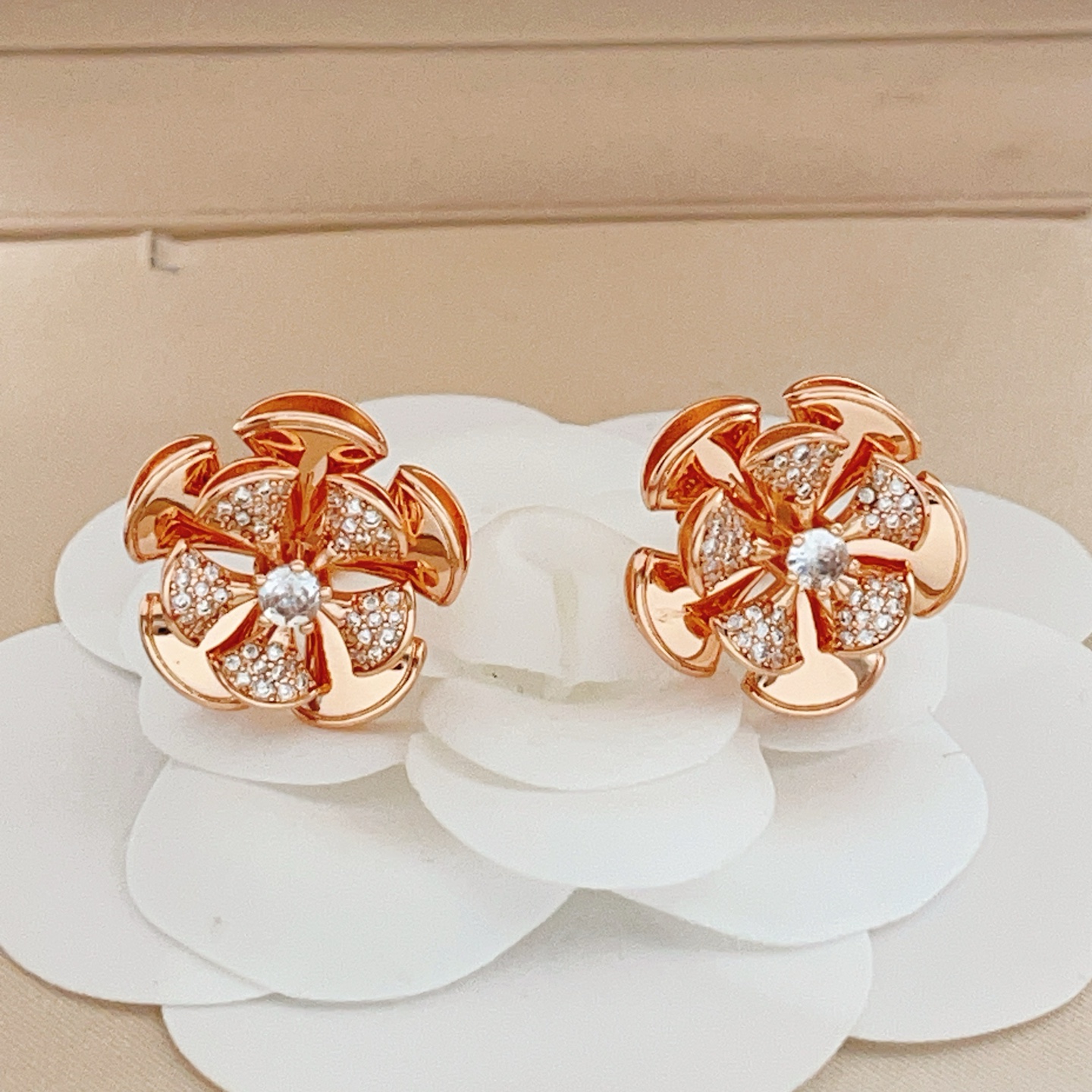Bvlgari Divas Dream earrings Rose gold with clear diamonds 1 5cm diameter