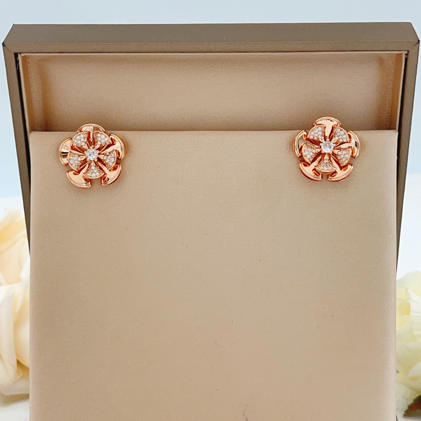 Bvlgari Divas Dream earrings Rose gold with clear diamonds 1 5cm diameter