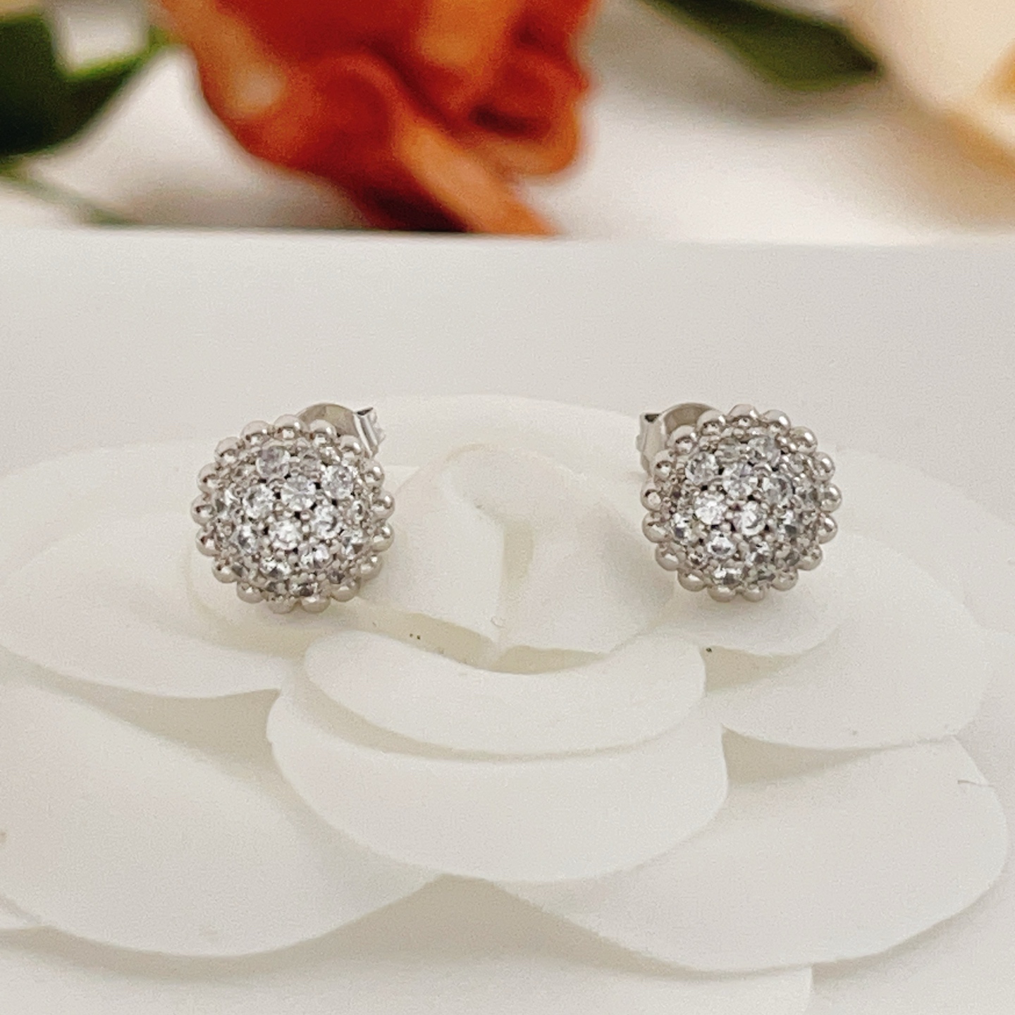 Van Cleef Arpels Fleurette earrings white gold diamond 10mm diameter
