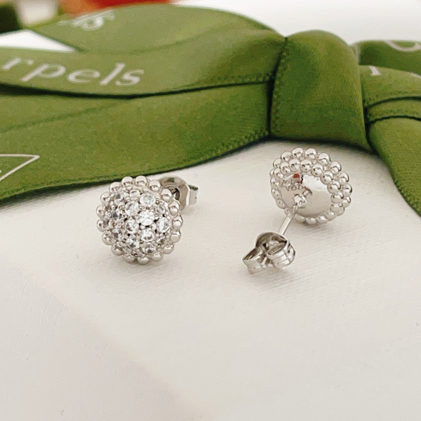 Van Cleef Arpels Fleurette earrings white gold diamond 10mm diameter