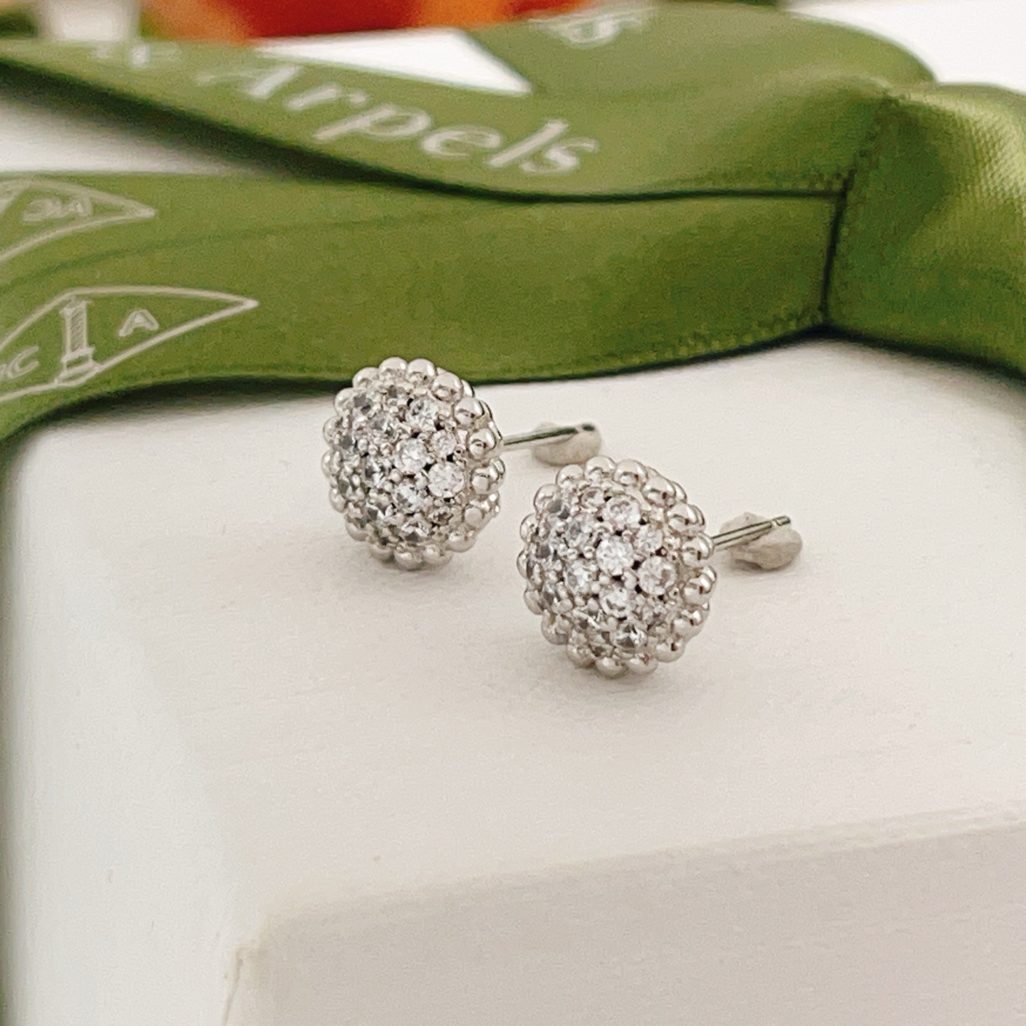 Van Cleef Arpels Fleurette earrings white gold diamond 10mm diameter
