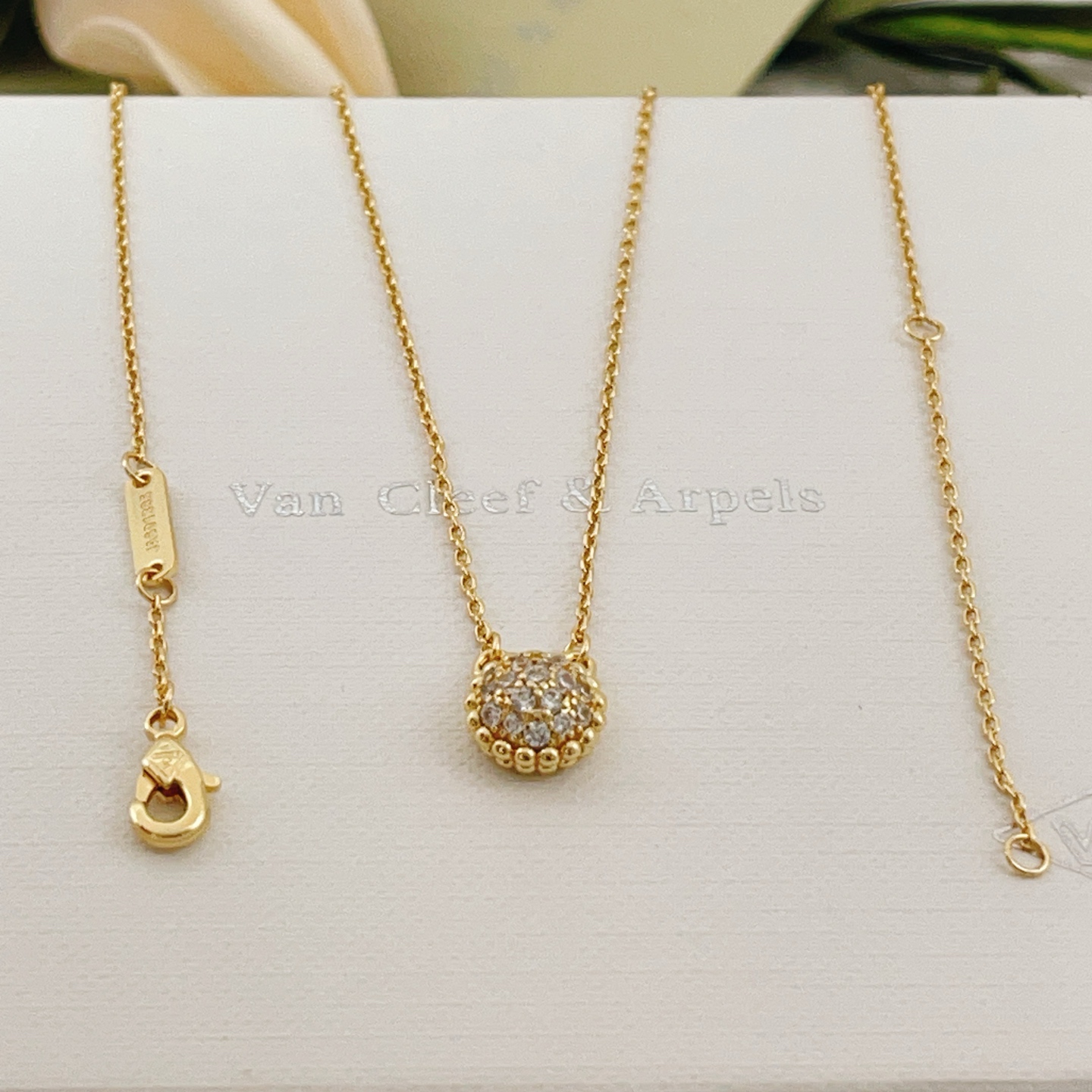 Collar Van Cleef Arpels Perlee Oro amarillo con pavé de diamantes transparentes 42 cm con alargador de 2 cm