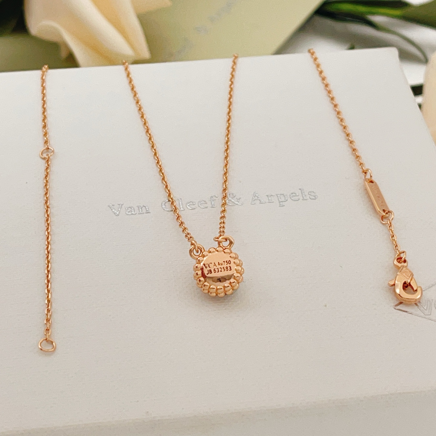 Collana Van Cleef Arpels Perlee Couleurs Oro rosa con pavé di diamanti trasparenti 42 cm