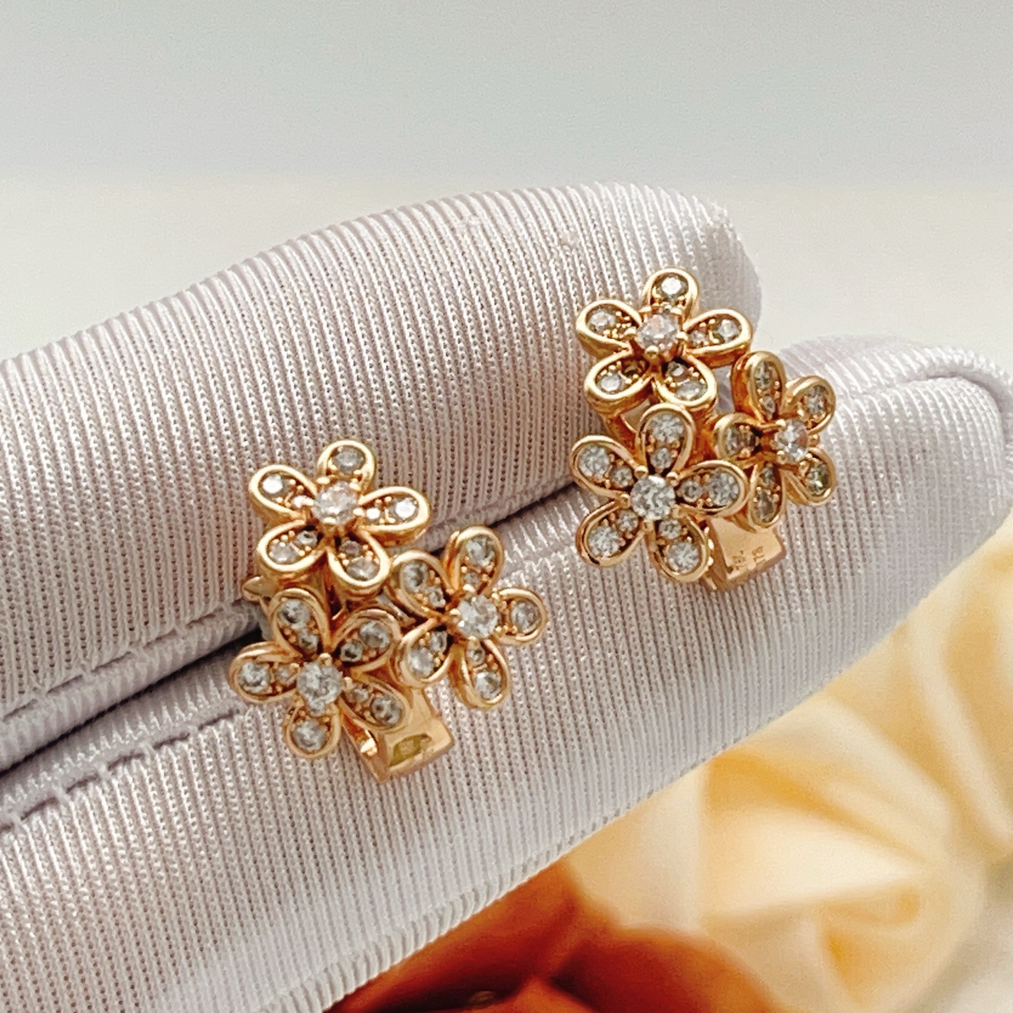Van Cleef Arpels Socrate earrings 18k rose gold clear diamond 12mm width