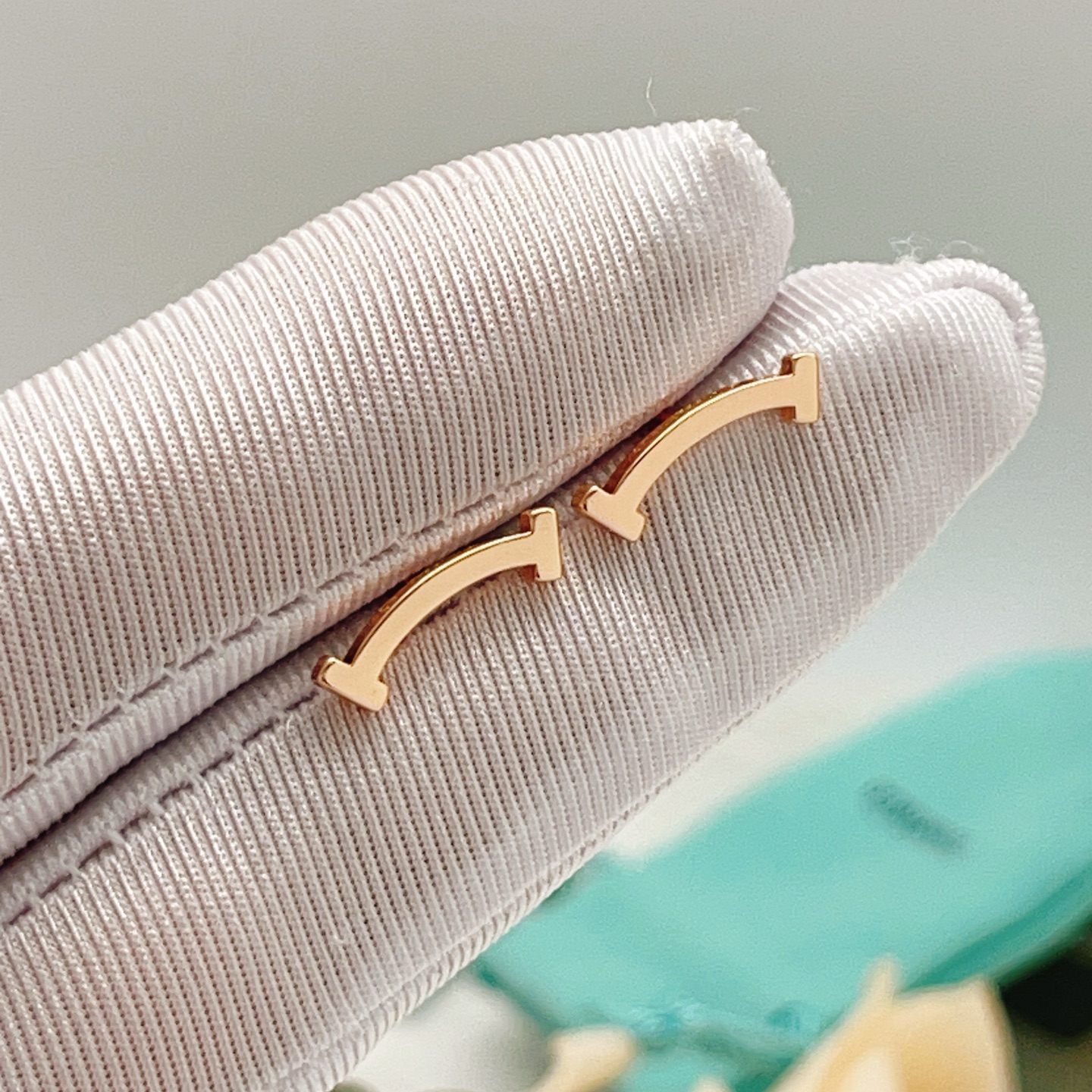 Tiffany T Smile earrings 18k rose gold no gemstones 12mm width per earring