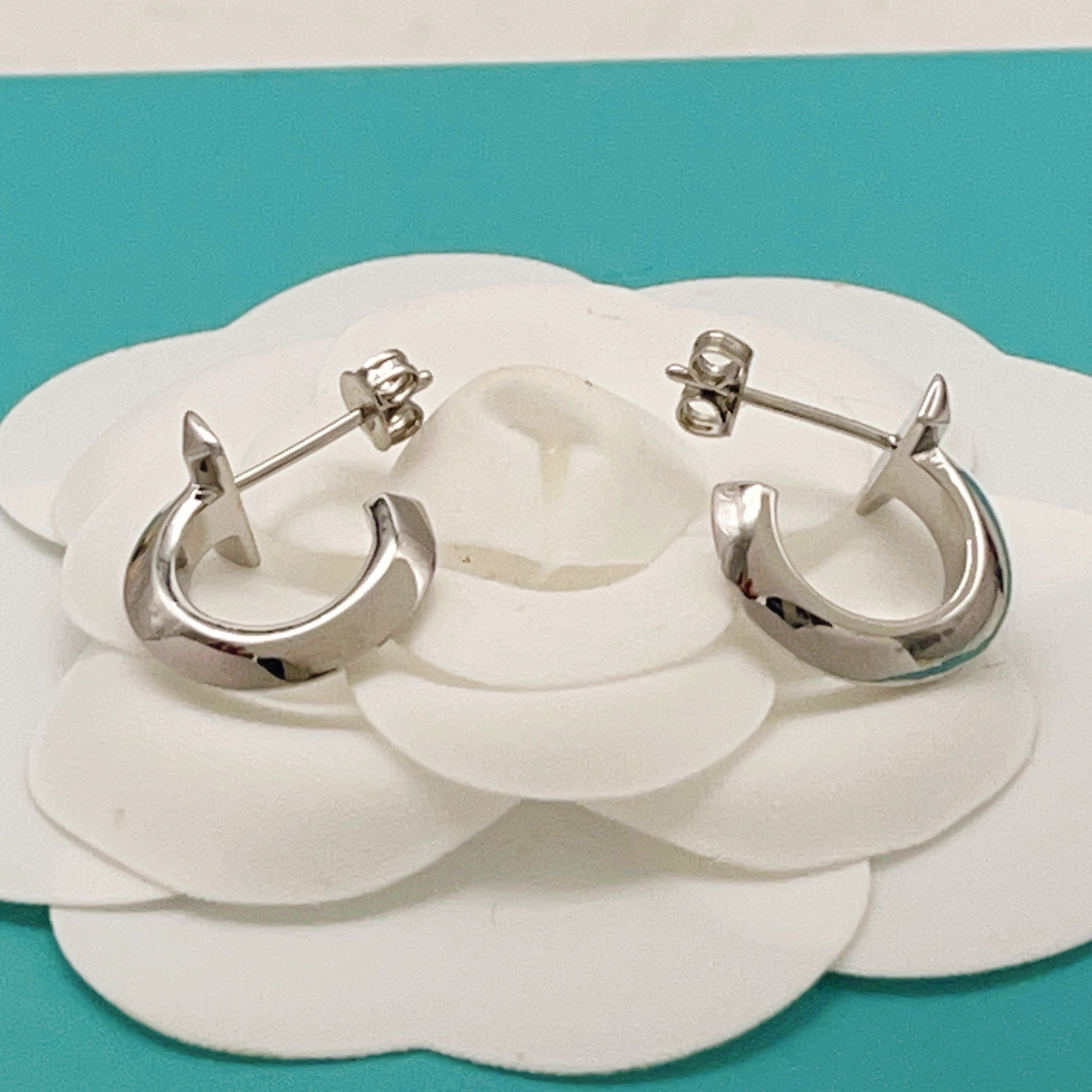 Tiffany T T1 earrings silver-toned metal no gemstones 15mm outer diameter
