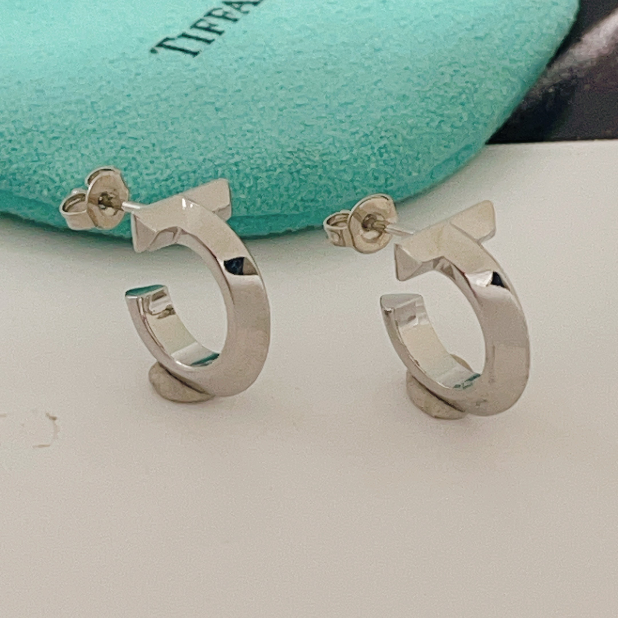Tiffany T T1 earrings silver-toned metal no gemstones 15mm outer diameter