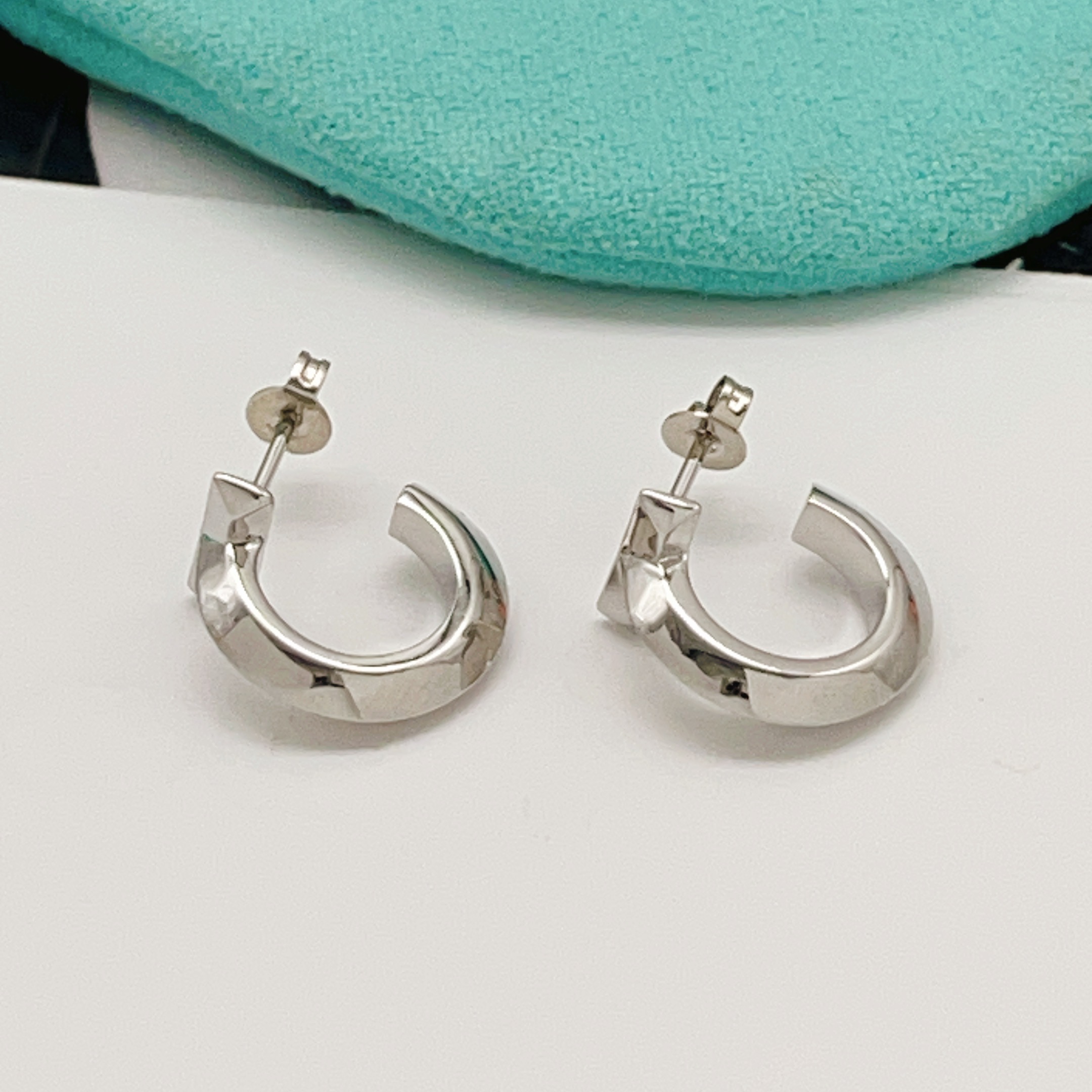 Tiffany T T1 earrings silver-toned metal no gemstones 15mm outer diameter