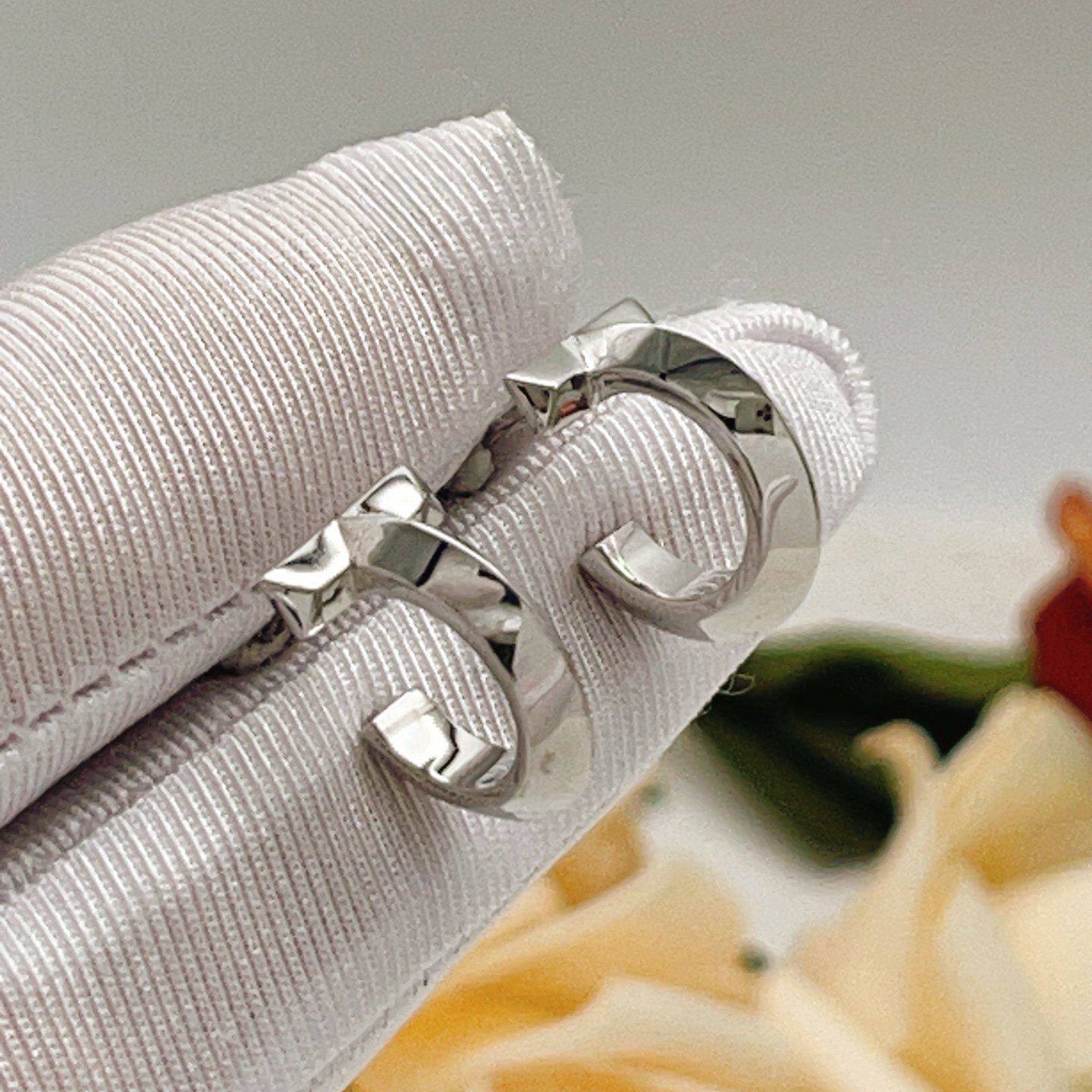Tiffany T T1 earrings silver-toned metal no gemstones 15mm outer diameter