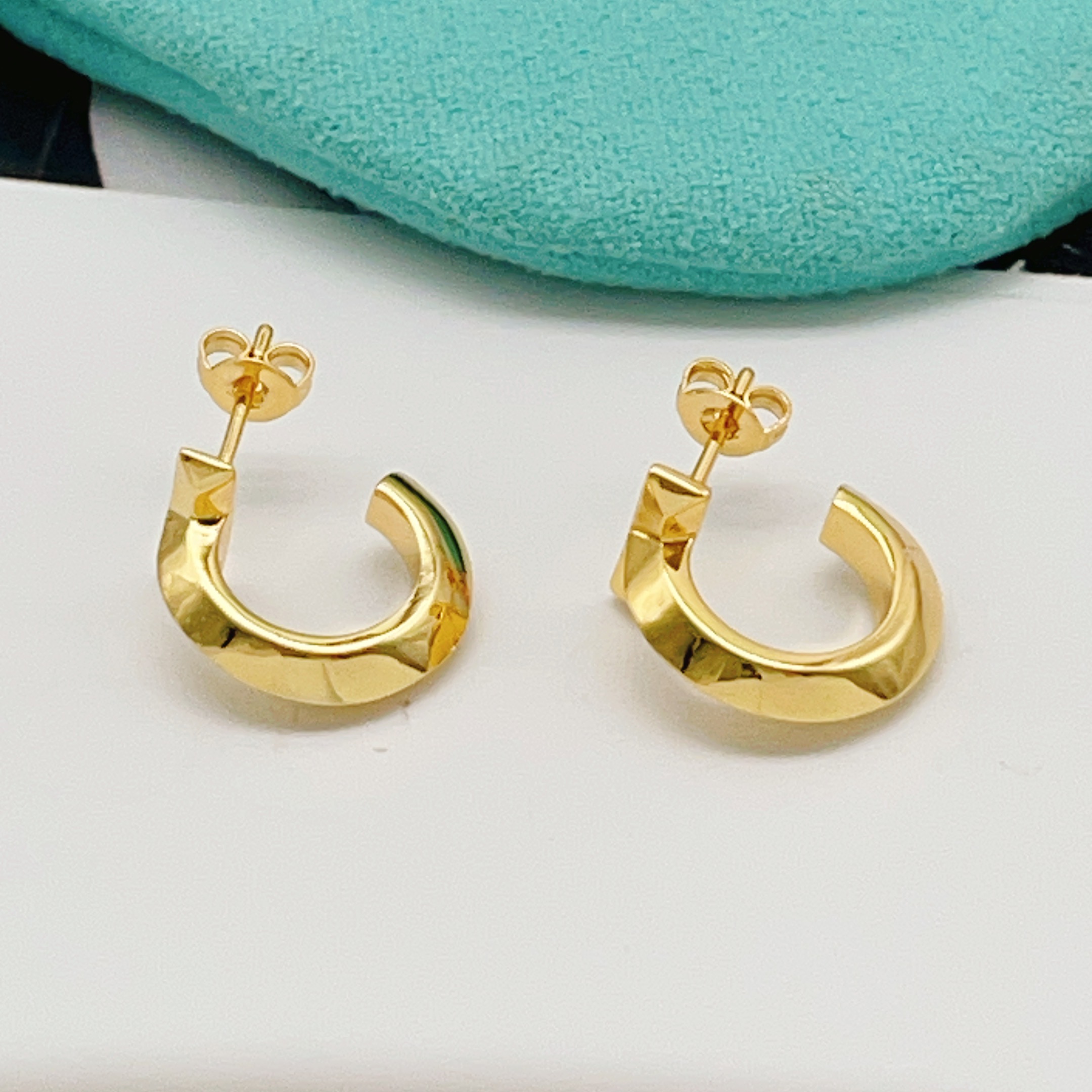 Tiffany T T1 Hoop Earrings earrings 18k yellow gold polished finish no gemstones 12mm hoop diameter