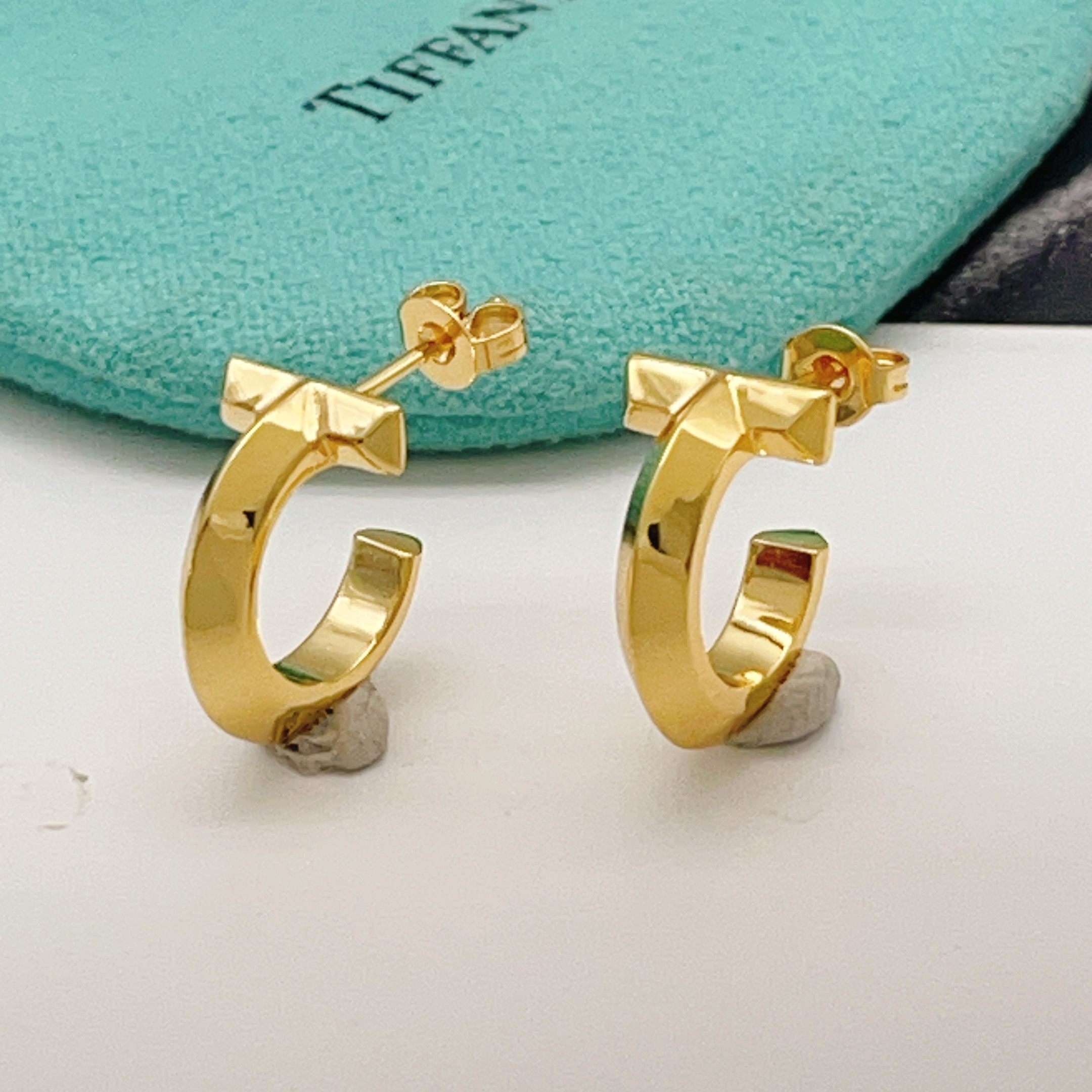 Tiffany T T1 Hoop Earrings earrings 18k yellow gold polished finish no gemstones 12mm hoop diameter