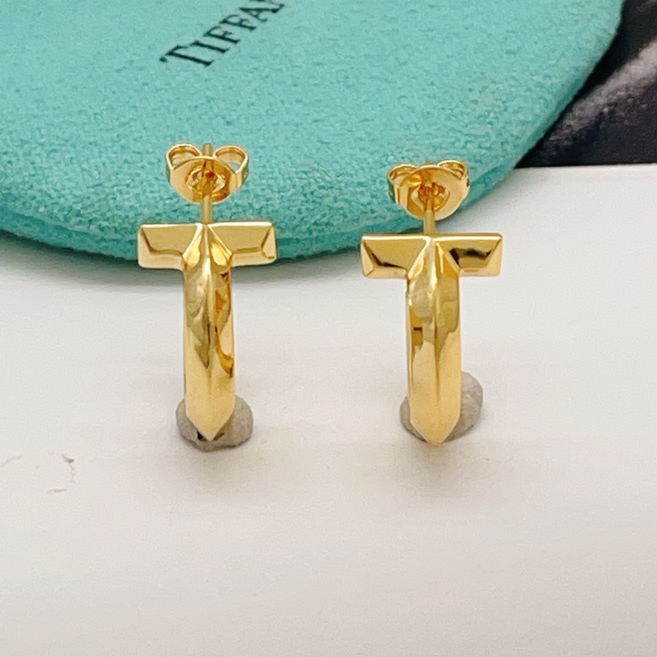 Tiffany T T1 Hoop Earrings earrings 18k yellow gold polished finish no gemstones 12mm hoop diameter
