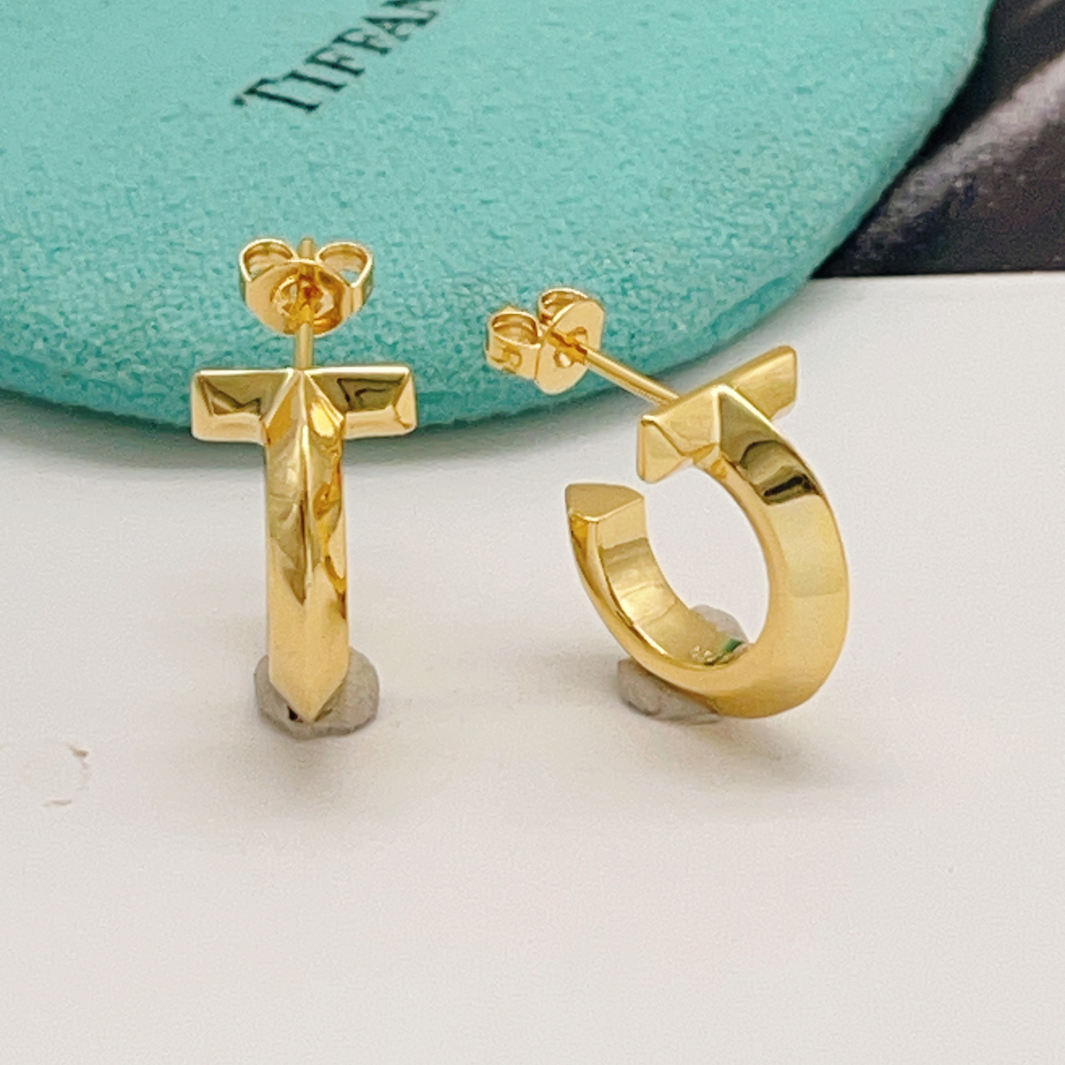 Tiffany T T1 Hoop Earrings earrings 18k yellow gold polished finish no gemstones 12mm hoop diameter