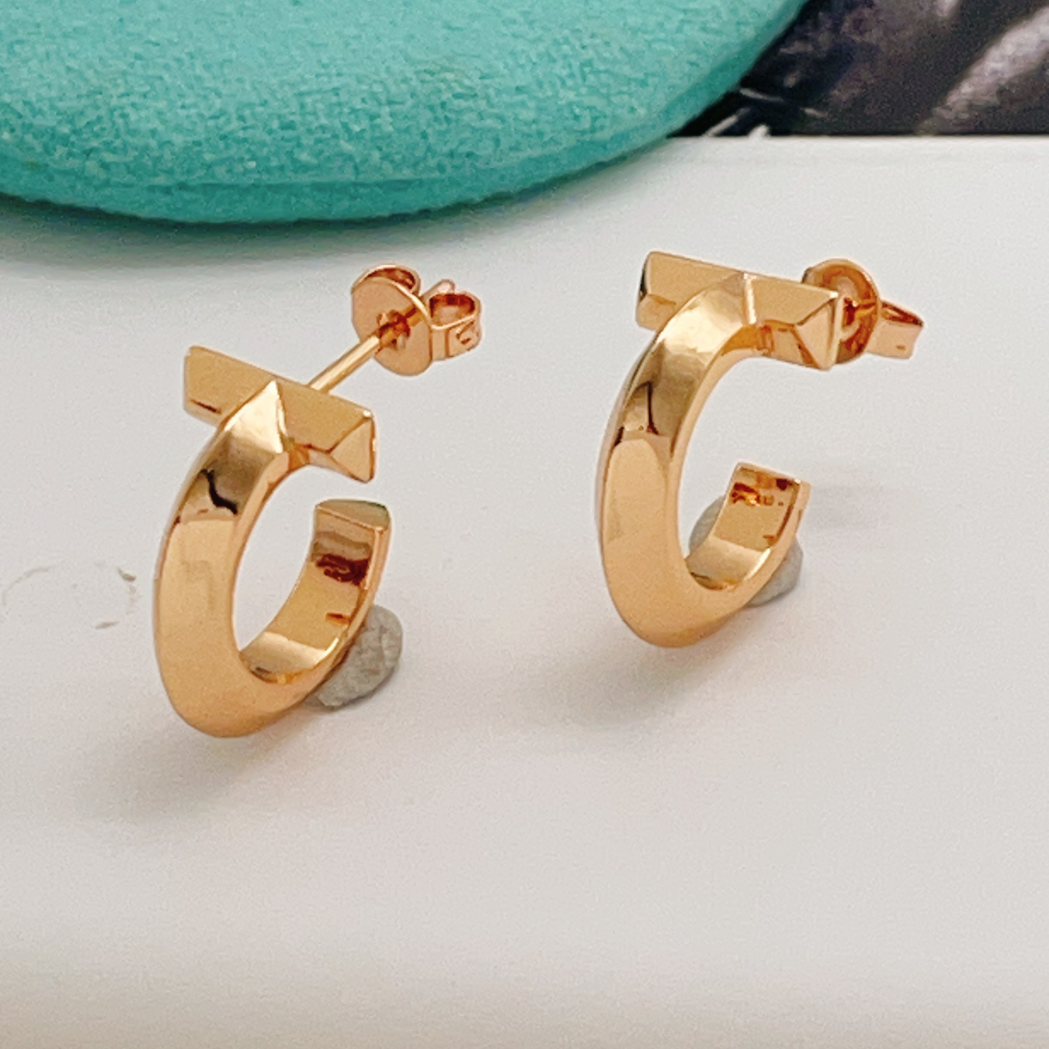 Tiffany T T1 earrings 18k yellow gold no gemstones 12mm hoop diameter