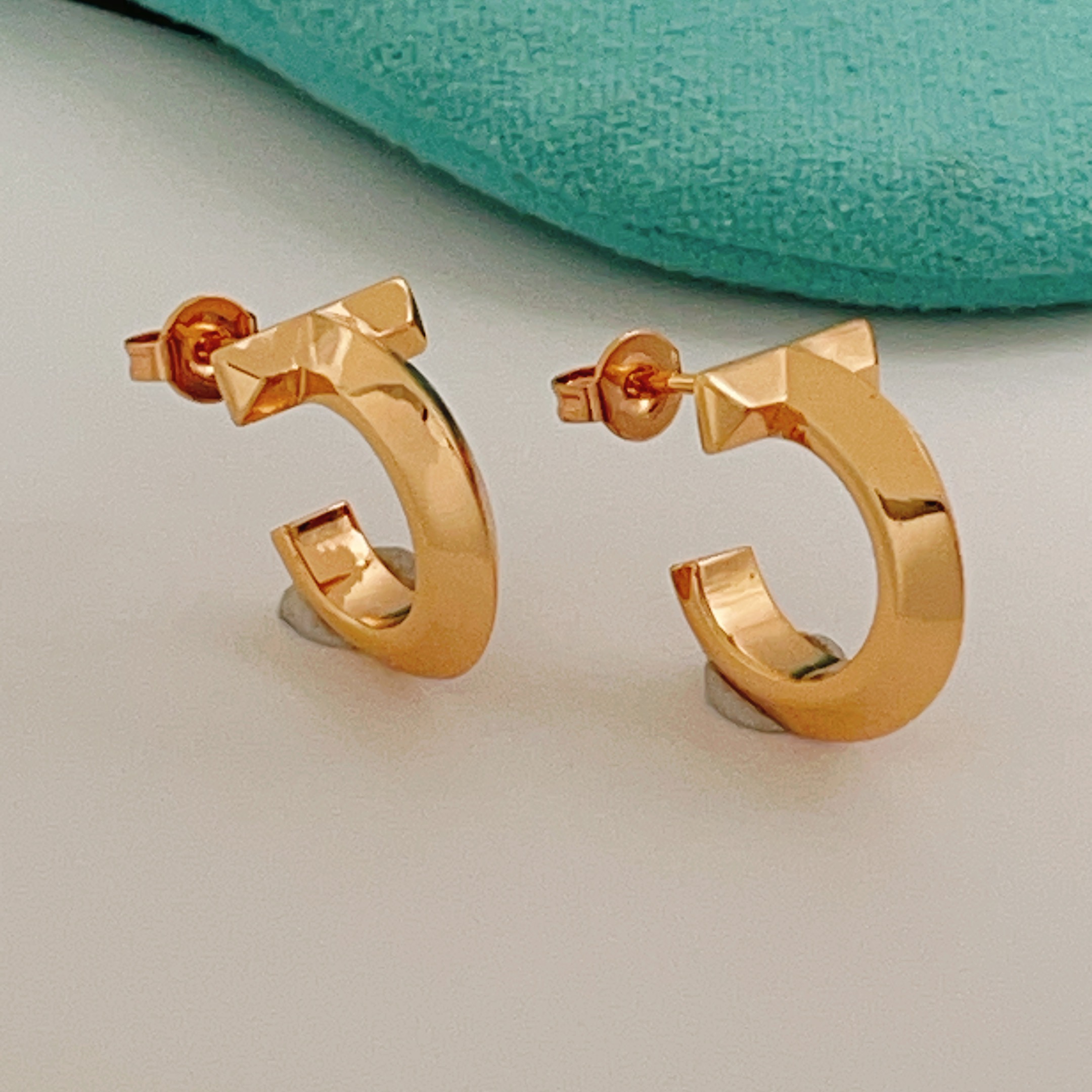 Tiffany T T1 earrings 18k yellow gold no gemstones 12mm hoop diameter