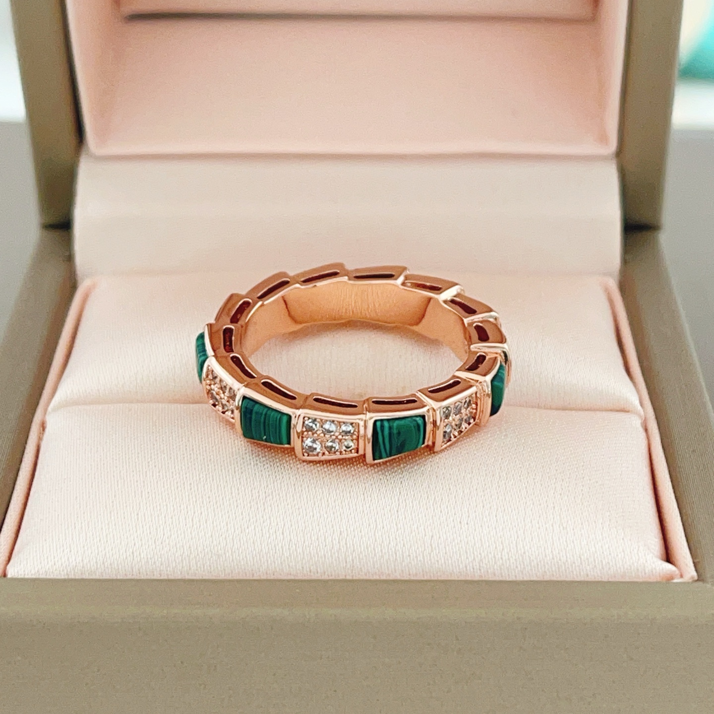 Bvlgari Serpenti Viper ring Rose gold green malachite clear diamond No 7