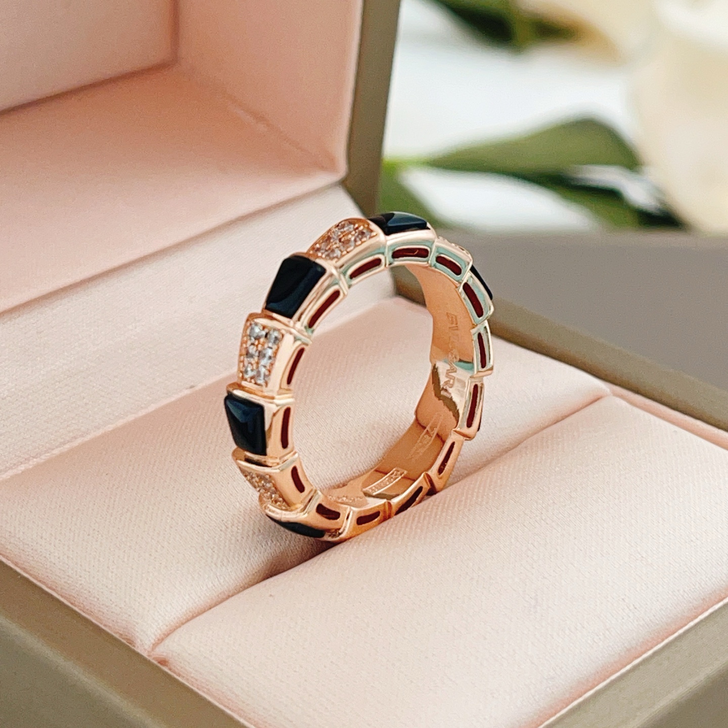 Bvlgari Serpenti Viper ring Rose gold black onyx clear diamond No 7