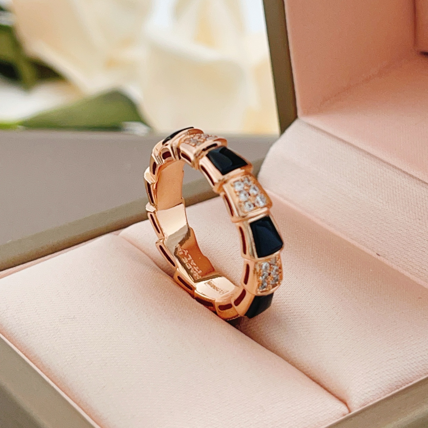 Bvlgari Serpenti Viper ring Rose gold black onyx clear diamond No 7