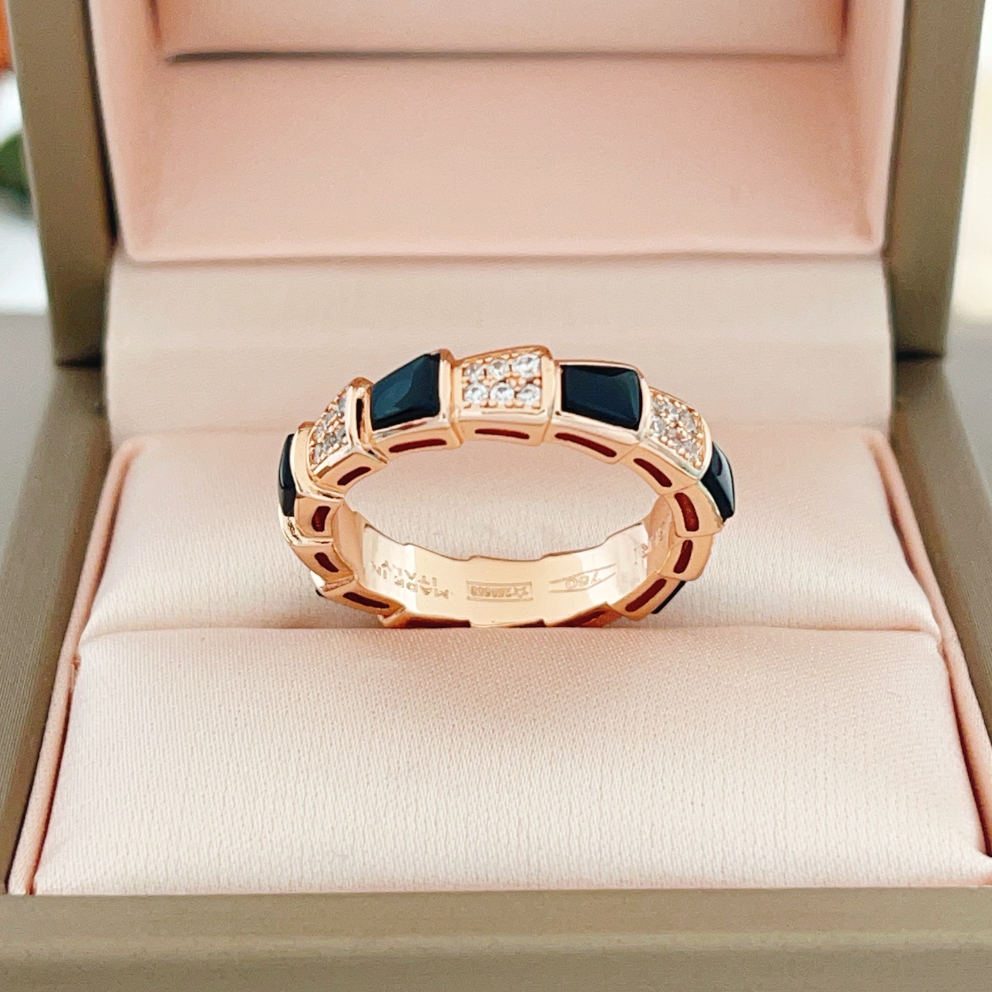 Bvlgari Serpenti Viper ring Rose gold black onyx clear diamond No 7