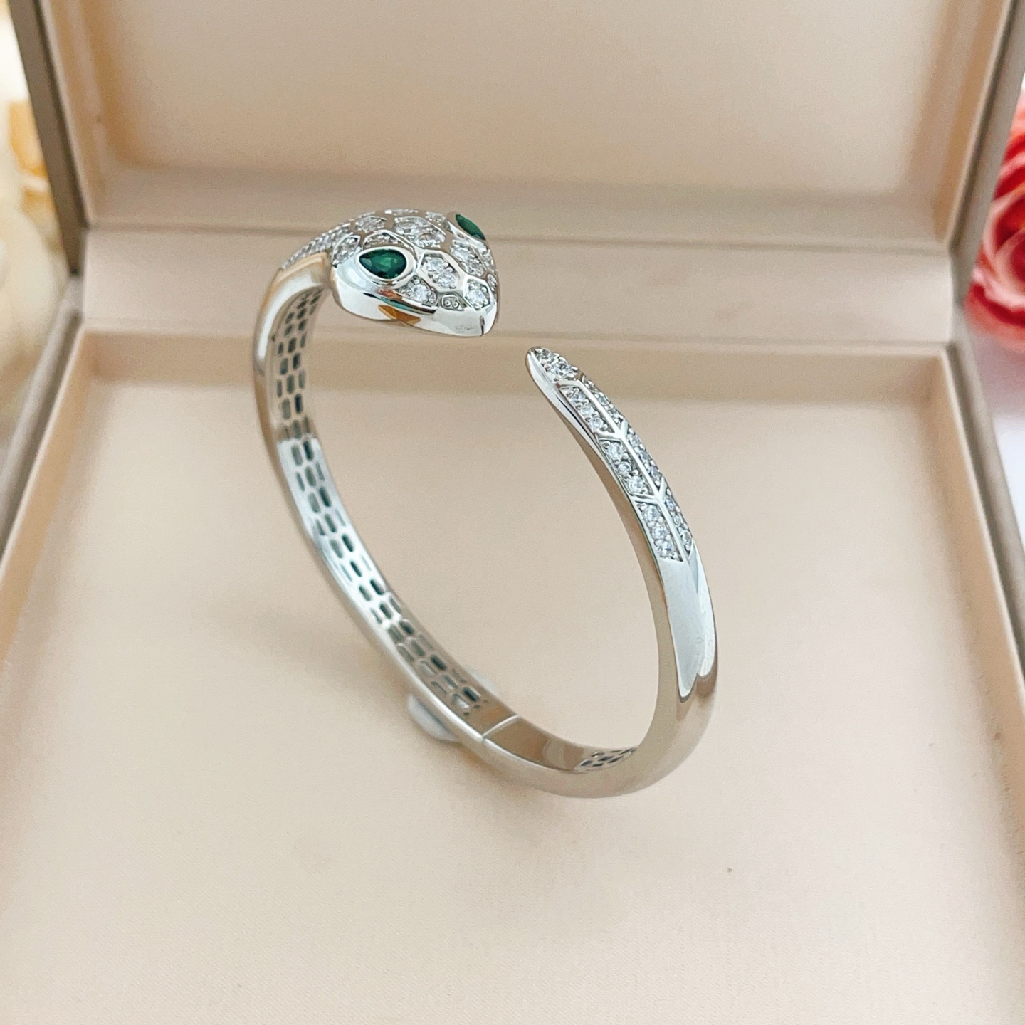 Bvlgari Serpenti bracelet silver-toned white gold with clear pave diamonds and green malachite accents 17cm inner circumference