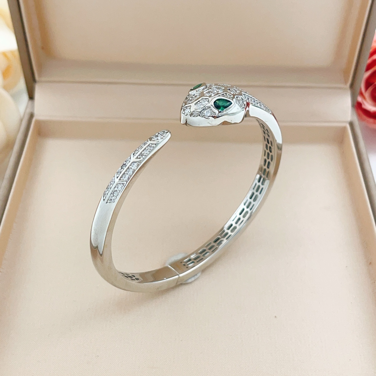 Bvlgari Serpenti bracelet silver-toned white gold with clear pave diamonds and green malachite accents 17cm inner circumference