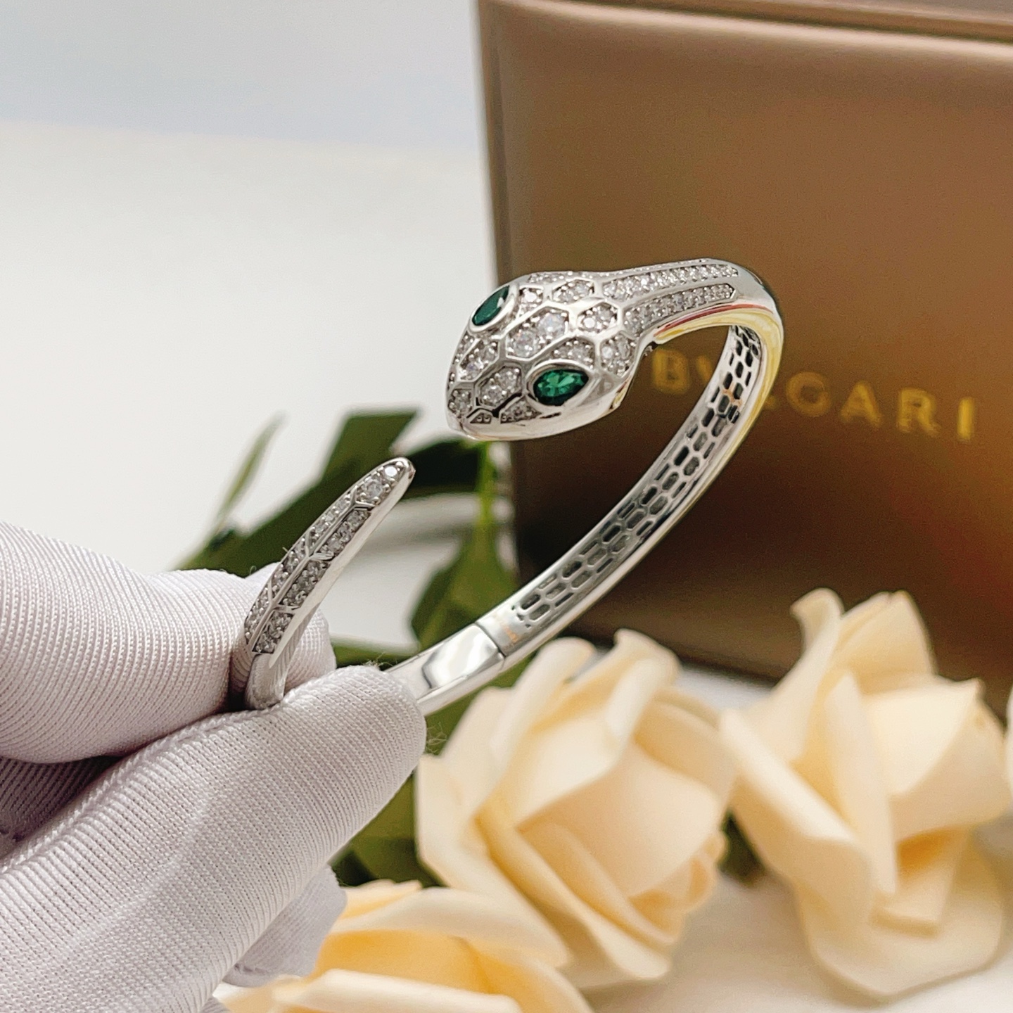 Bvlgari Serpenti bracelet silver-toned white gold with clear pave diamonds and green malachite accents 17cm inner circumference