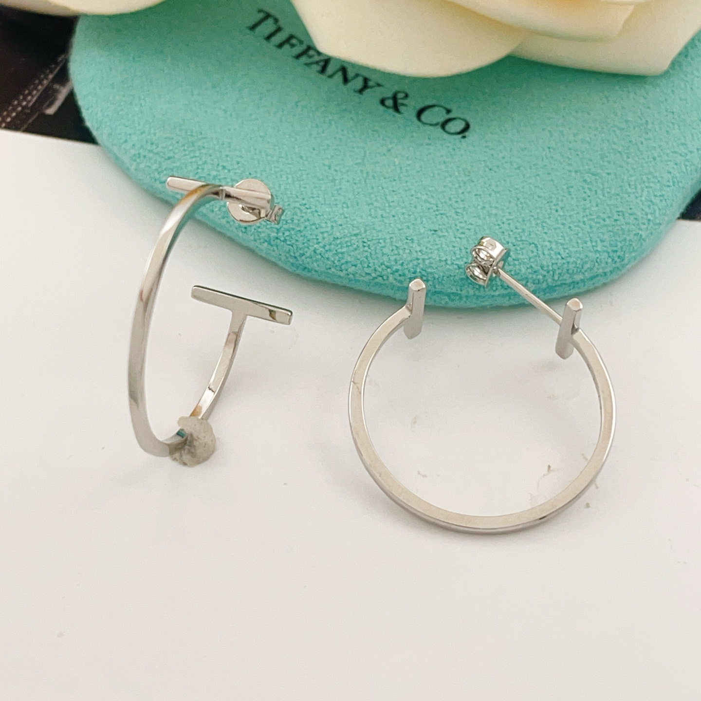 Tiffany Co T Wire Hoop earrings silver-toned metal available in yellow gold rose gold variants no gemstones 25mm hoop diameter