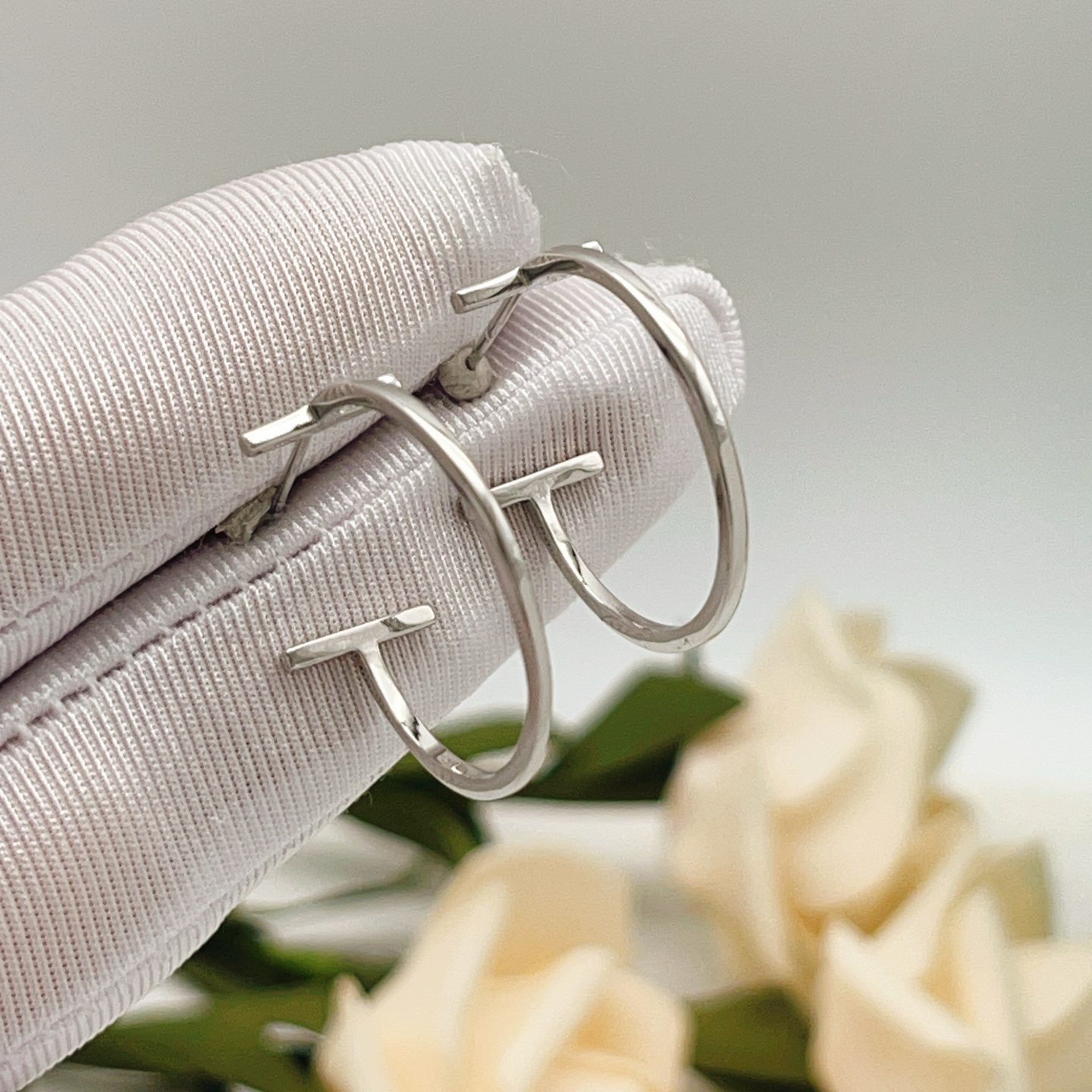 Tiffany Co T Wire Hoop earrings silver-toned metal available in yellow gold rose gold variants no gemstones 25mm hoop diameter