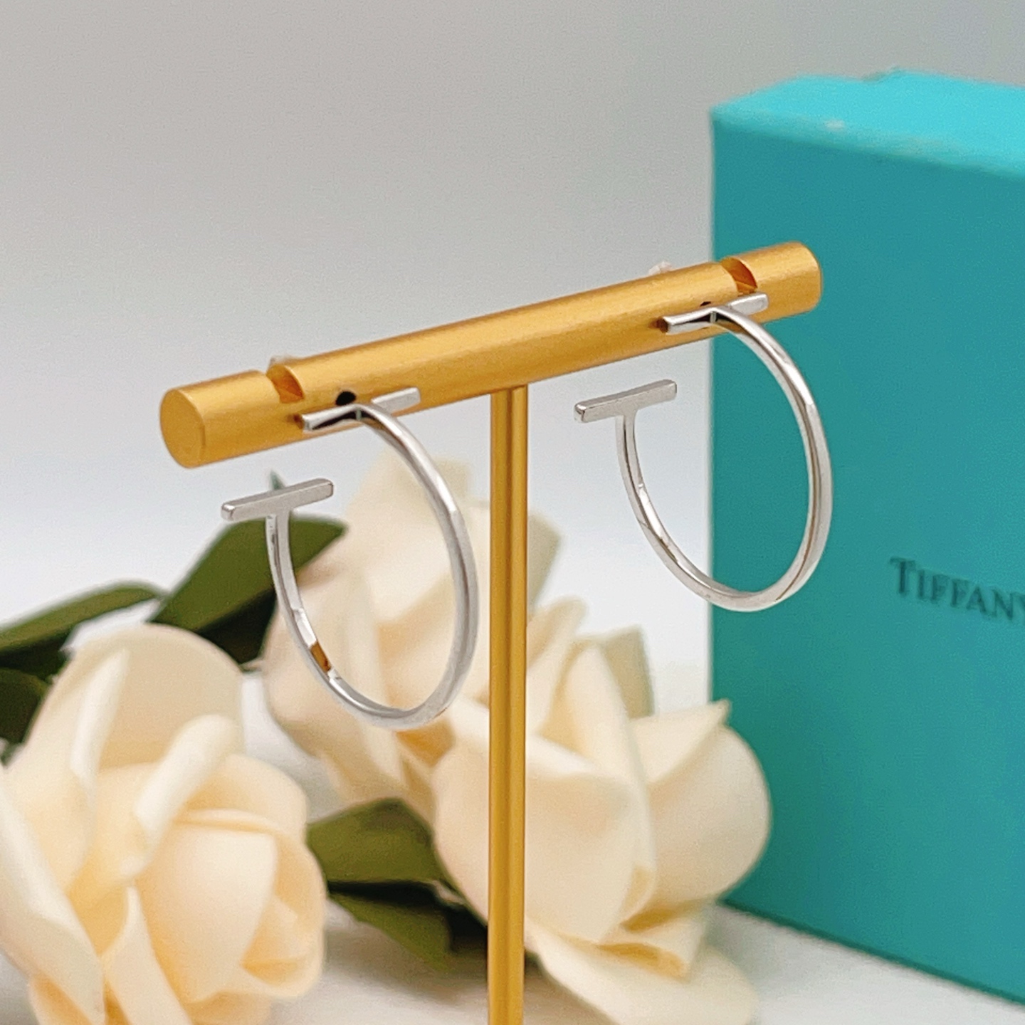 Tiffany Co T Wire Hoop earrings silver-toned metal available in yellow gold rose gold variants no gemstones 25mm hoop diameter