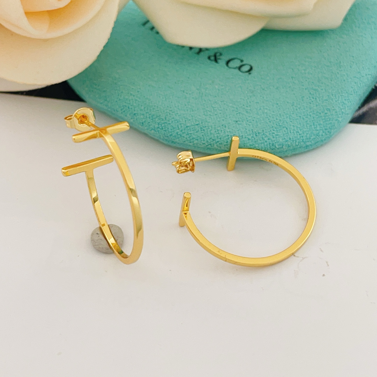 Tiffany Co T Wire Hoop earrings 18k yellow gold no gemstones 25mm hoop diameter
