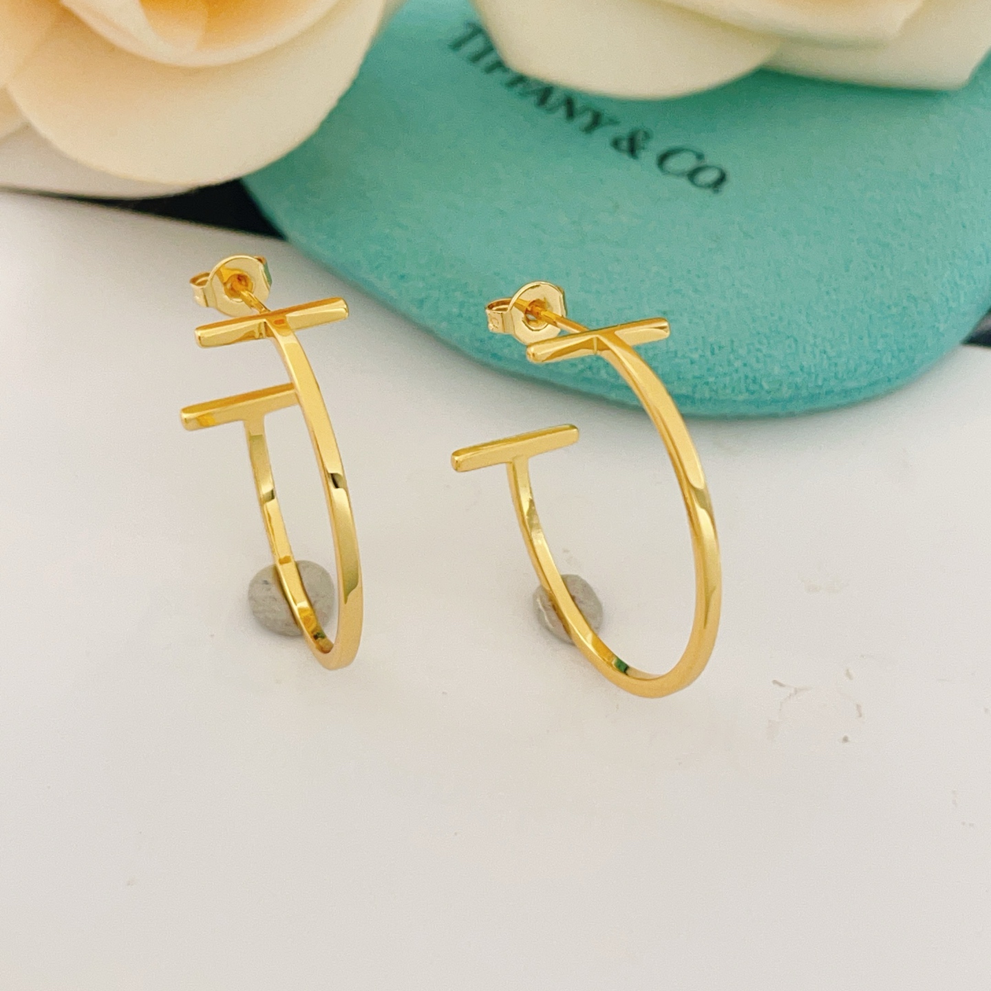 Tiffany Co T Wire Hoop earrings 18k yellow gold no gemstones 25mm hoop diameter