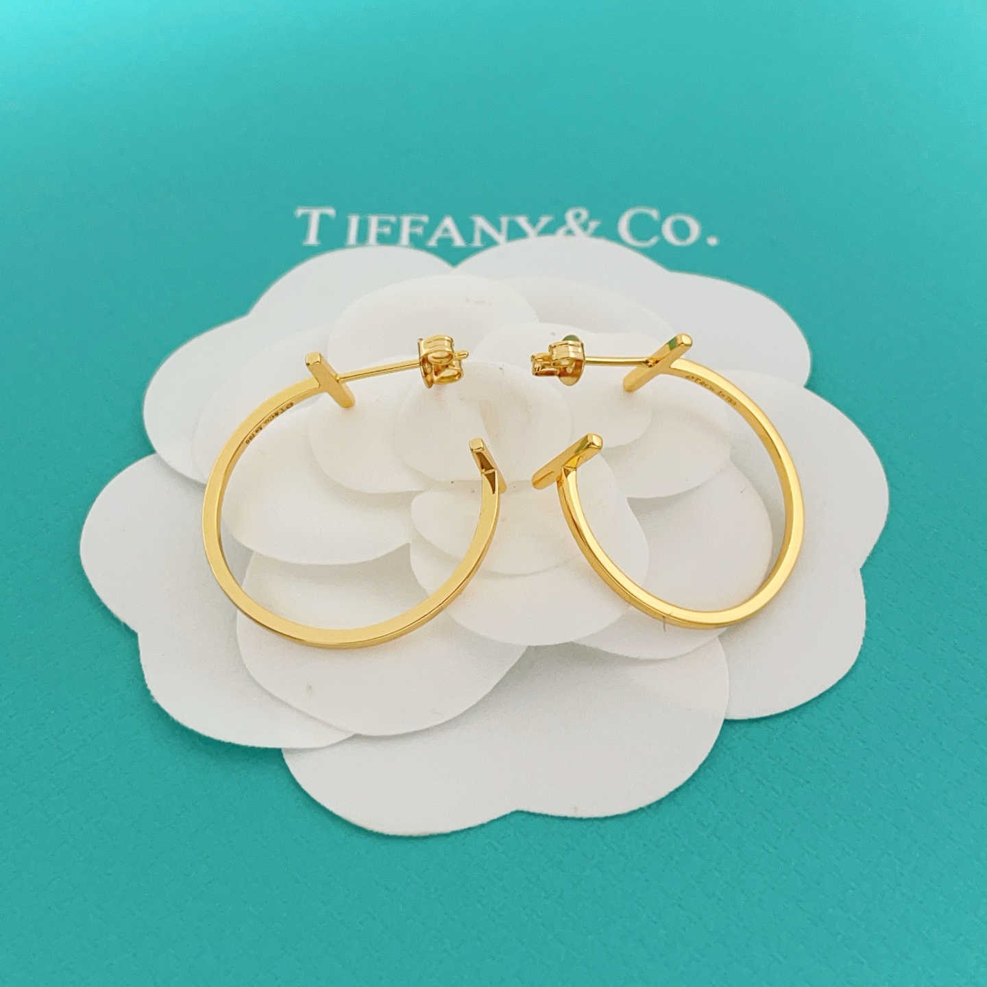 Tiffany Co T Wire Hoop earrings 18k yellow gold no gemstones 25mm hoop diameter