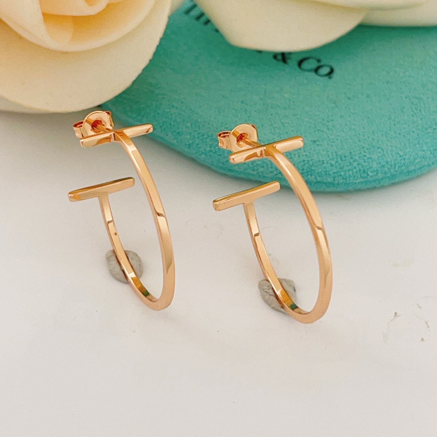 Tiffany T Wire Hoop earrings 18k rose gold no gemstones 25mm hoop diameter