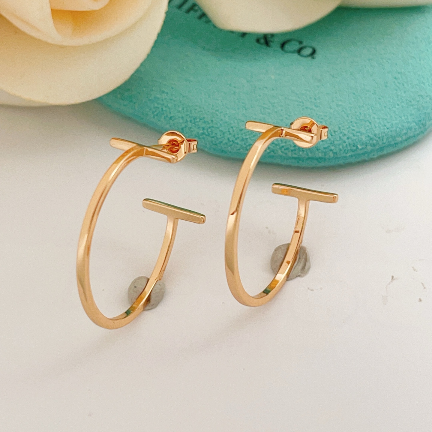 Tiffany T Wire Hoop earrings 18k rose gold no gemstones 25mm hoop diameter