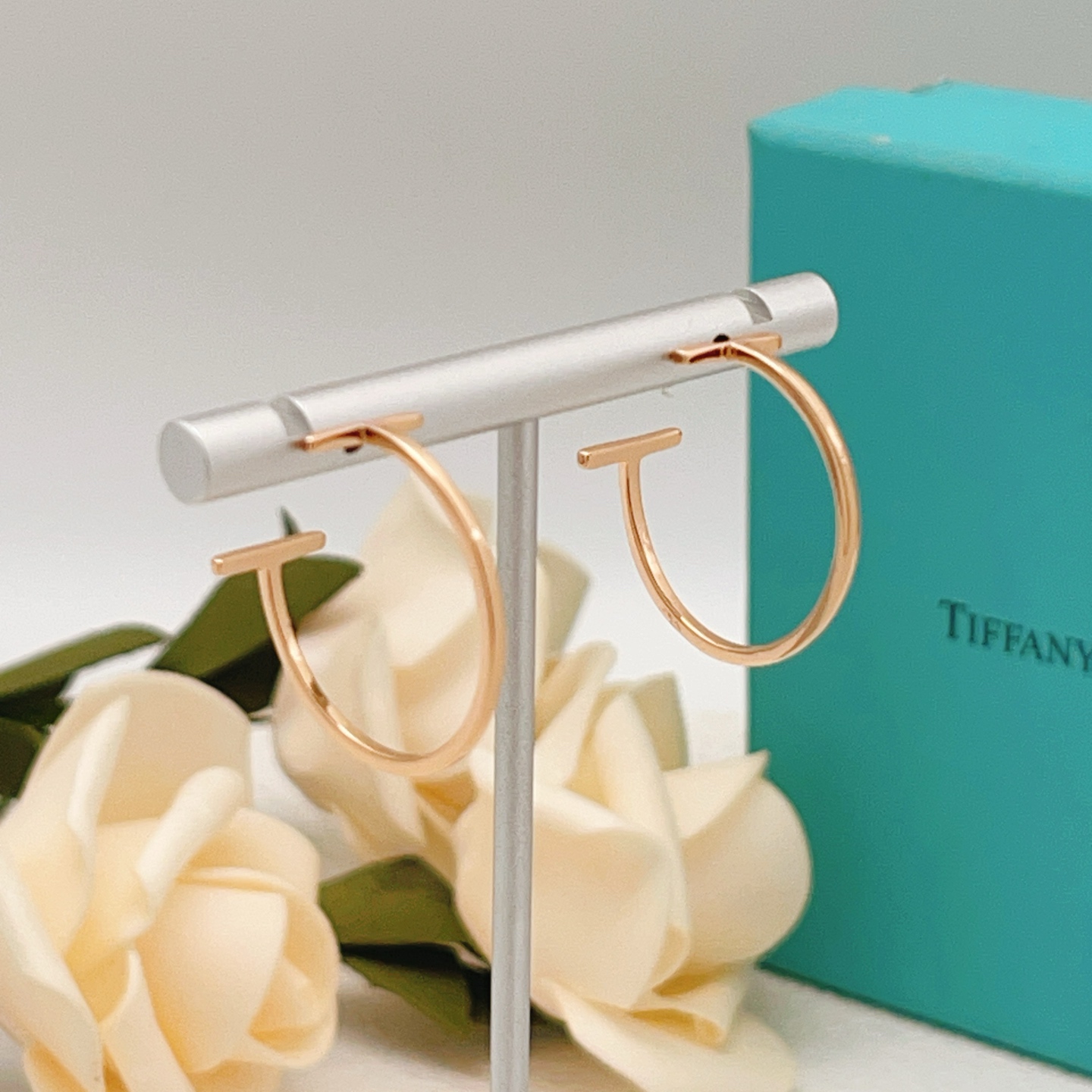 Tiffany T Wire Hoop earrings 18k rose gold no gemstones 25mm hoop diameter