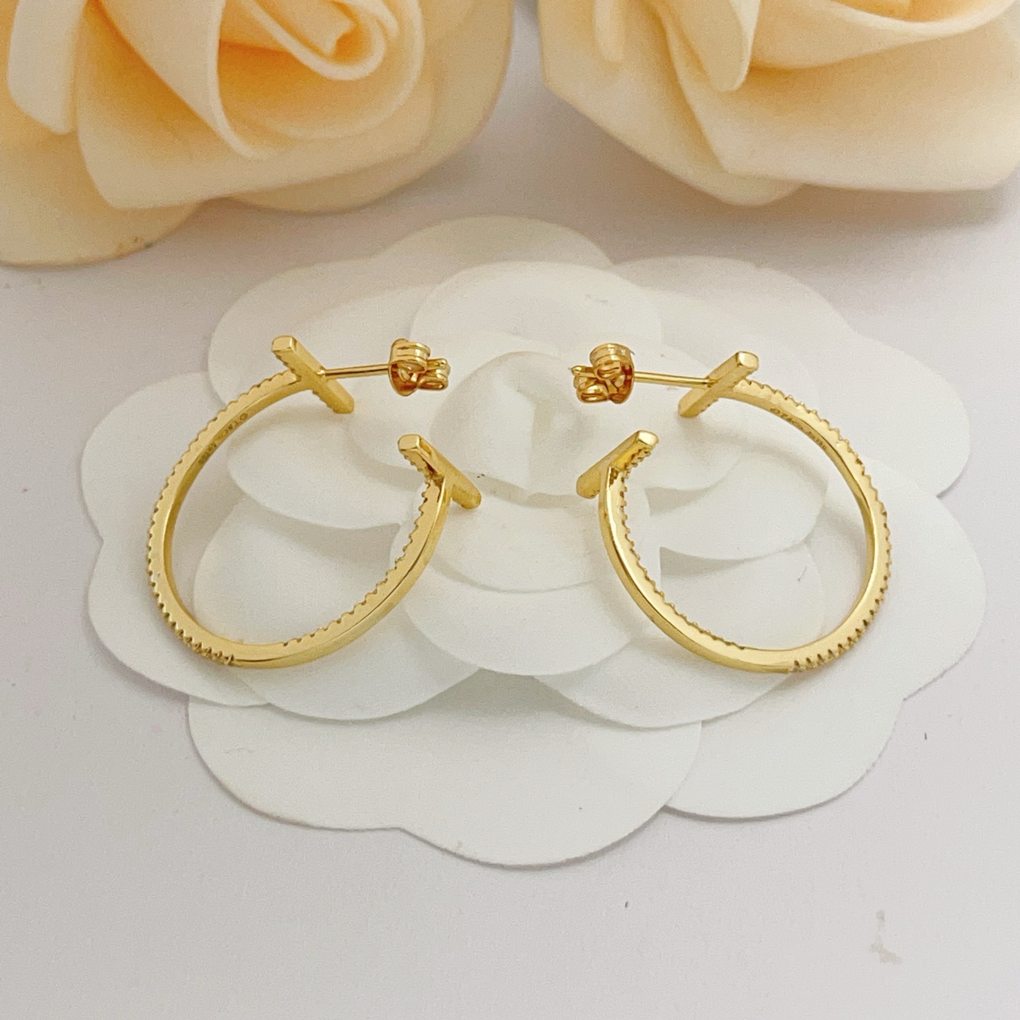 Tiffany T Wire Hoop earrings yellow gold with clear pave diamonds 25mm diameter