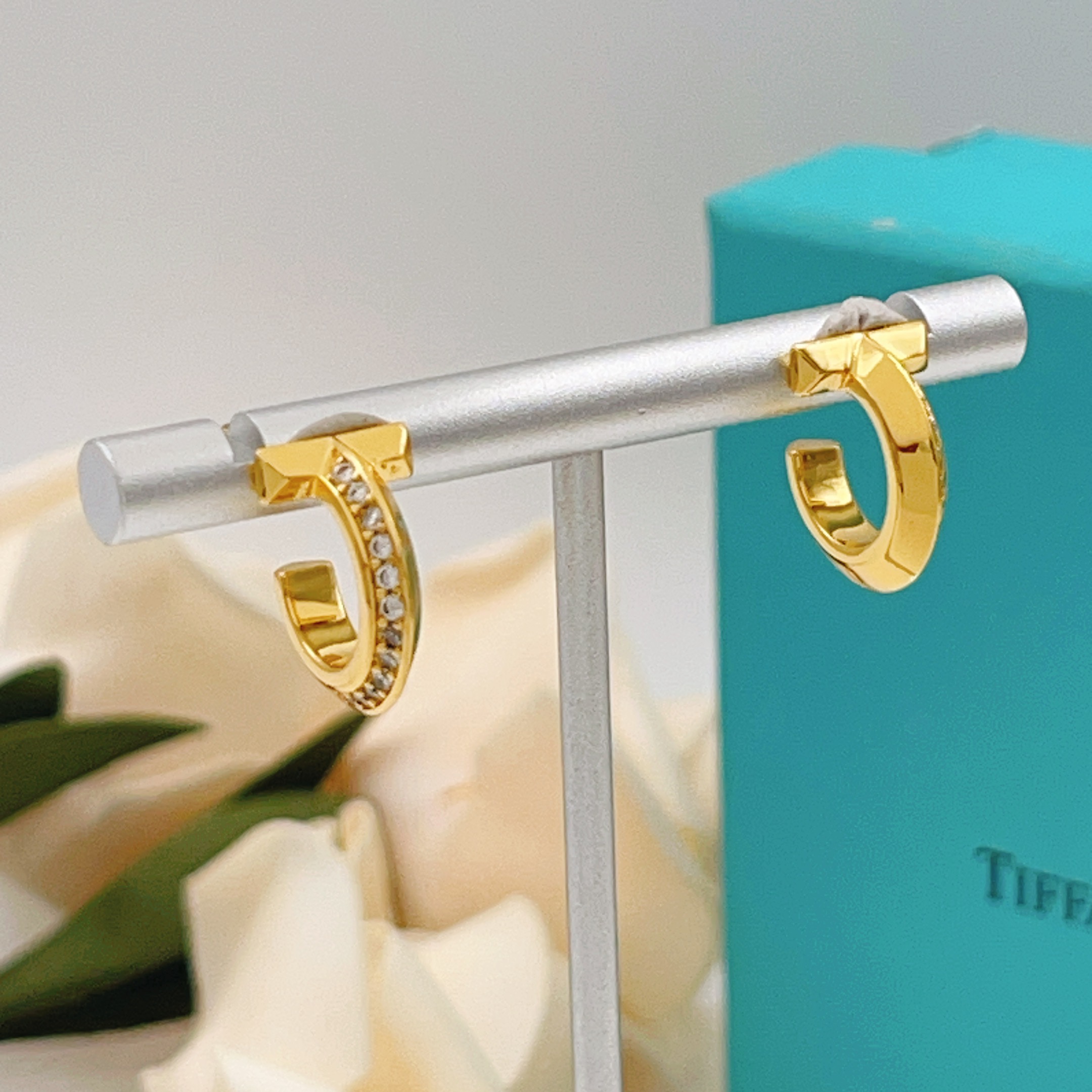 Tiffany T1 earrings 18k yellow gold with clear diamond accents 15mm hoop diameter