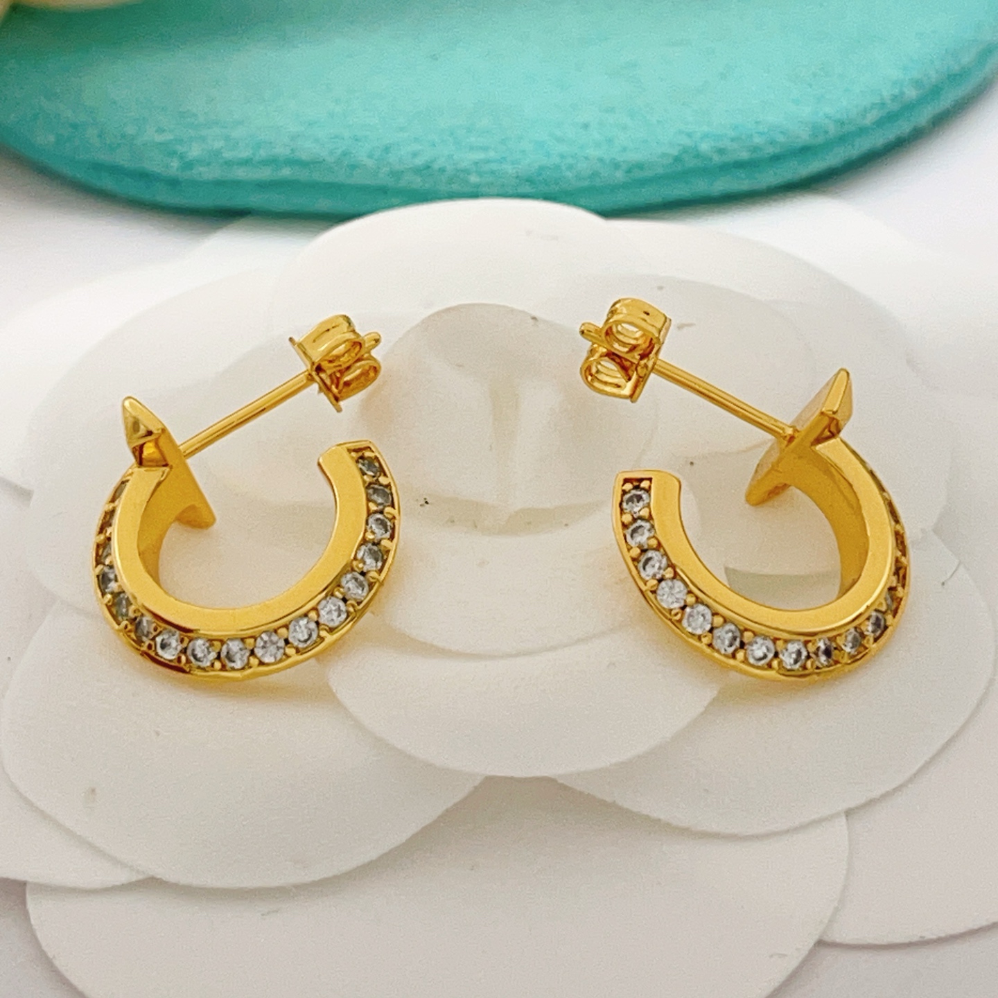 Tiffany T1 earrings 18k yellow gold with clear diamond accents 15mm hoop diameter
