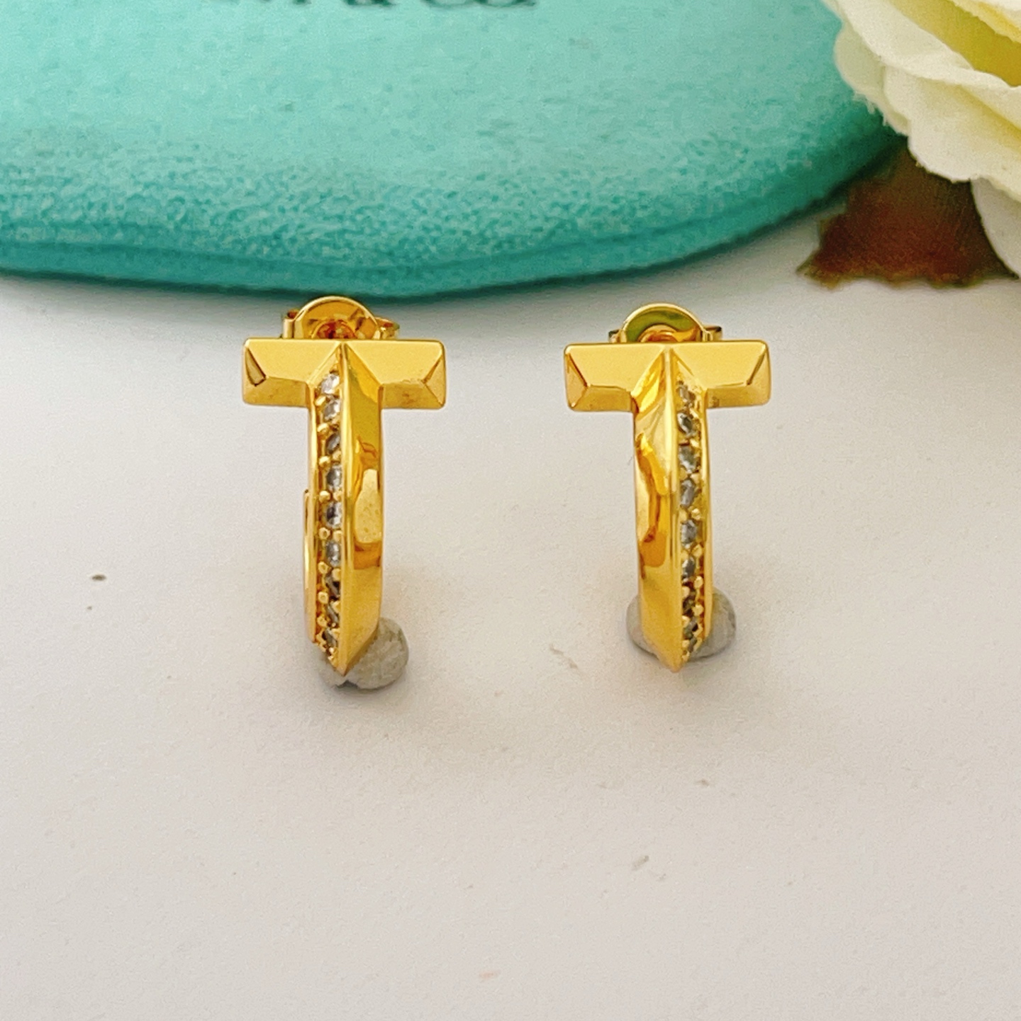 Tiffany T1 earrings 18k yellow gold with clear diamond accents 15mm hoop diameter