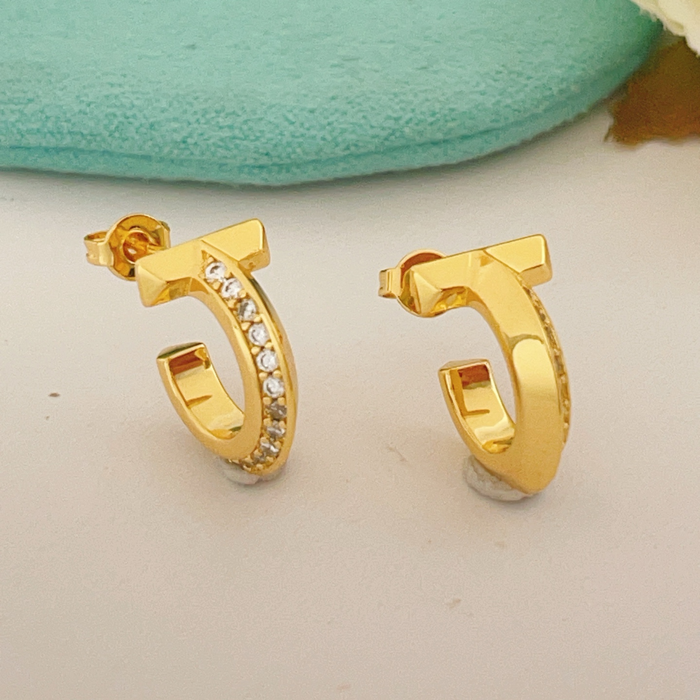 Tiffany T1 earrings 18k yellow gold with clear diamond accents 15mm hoop diameter